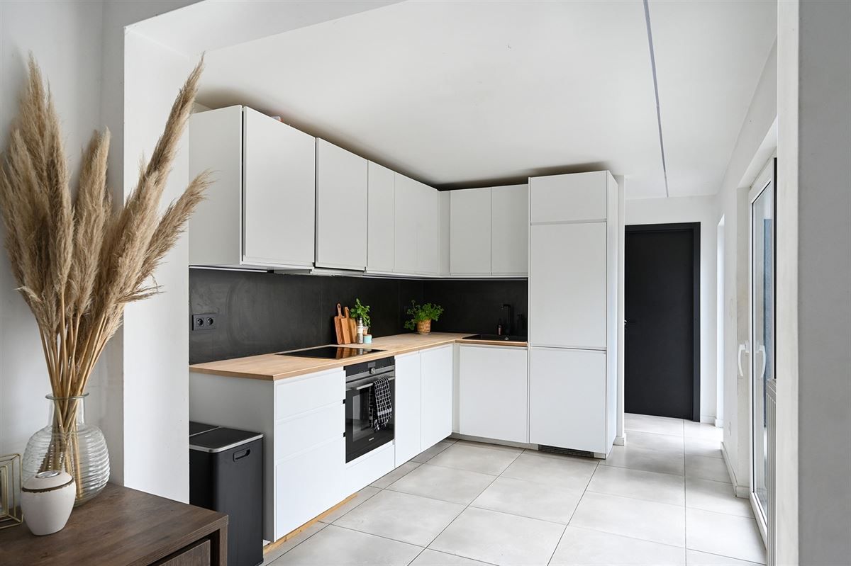 Lichte woning met diepe tuin foto {{pictureIndex}}