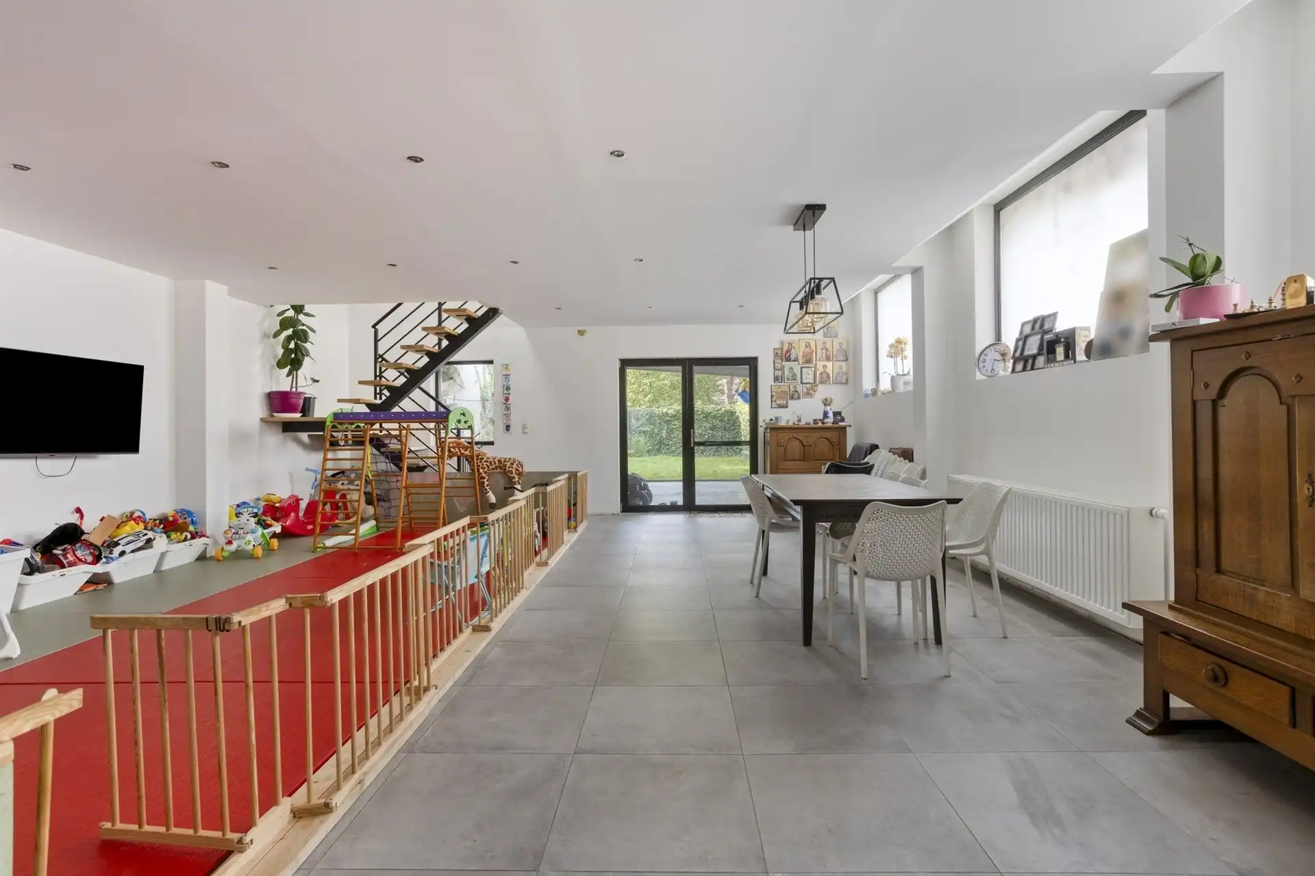 Woning met overvloed aan ruimte en potentieel foto 4