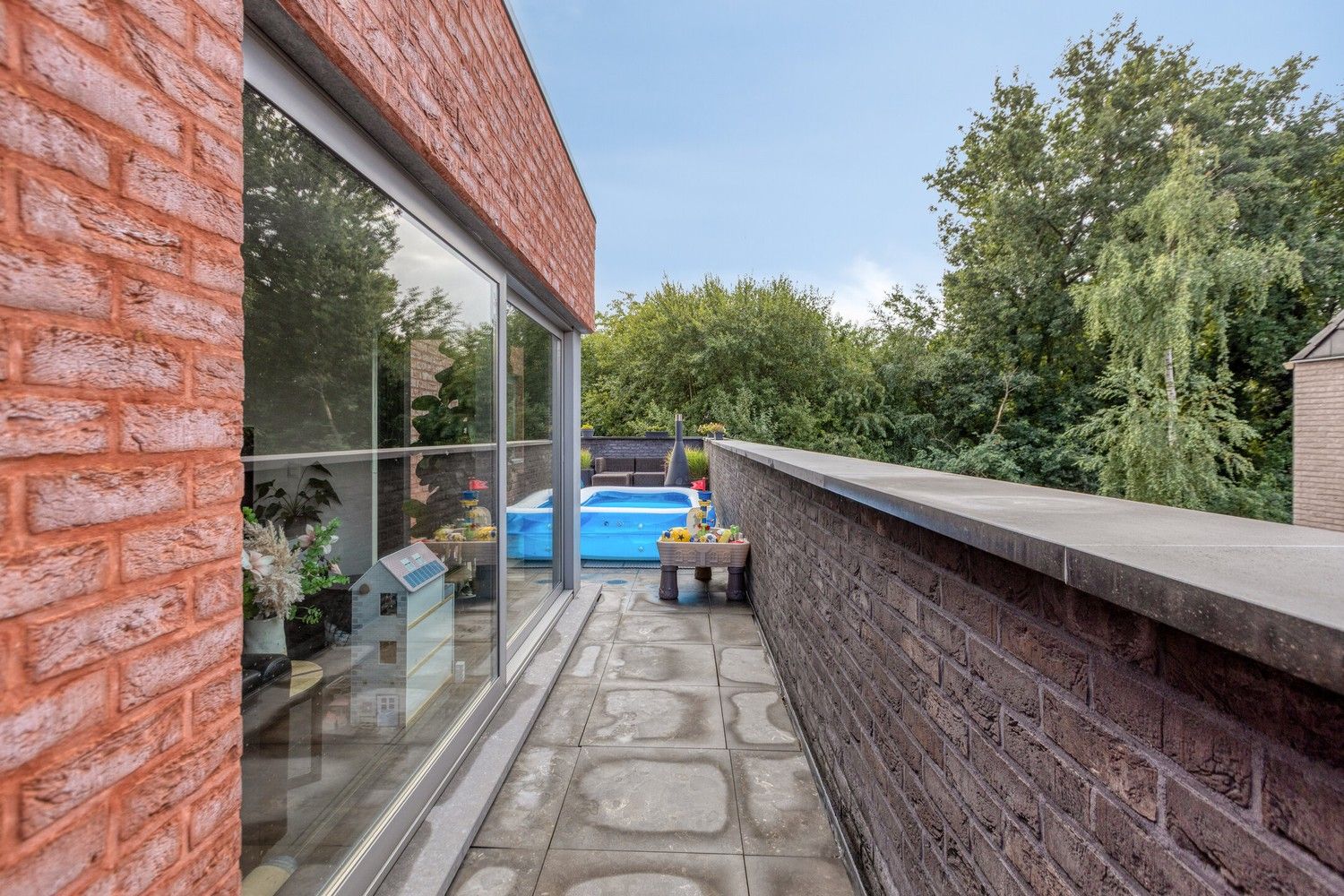 Instapklare en lichtrijke duplex met terras, garage én drie slaapkamers foto 29