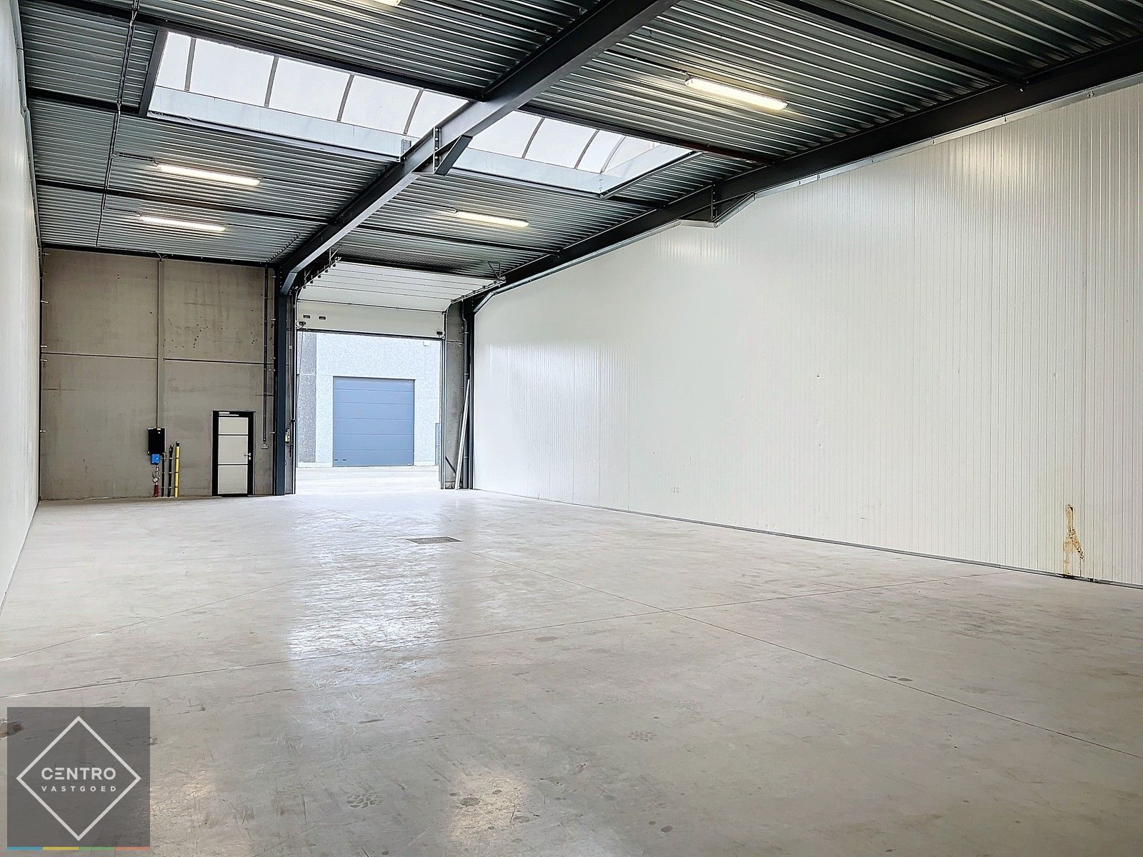 Instapklare loods van 257m² (met 2 parkings) TE HUUR op KMO-site zonder gemeenschappelijke kosten ! foto 8