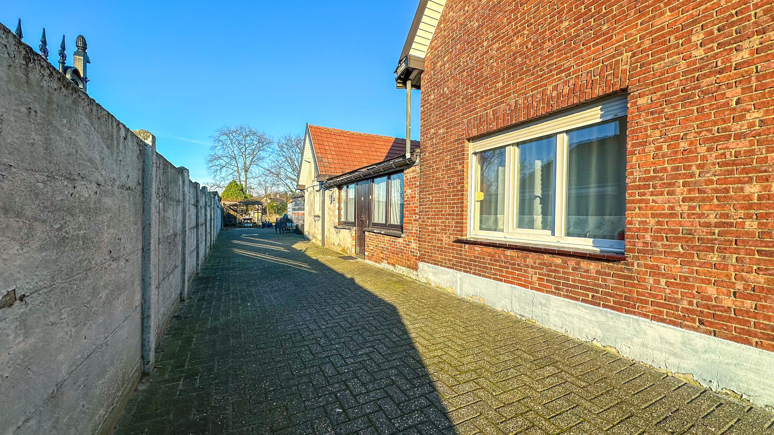 Half open gezinswoning, centraal gelegen, met 3 slaapkamers! foto 26