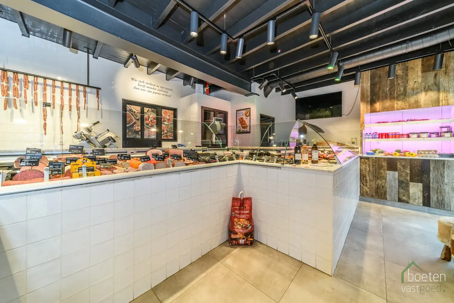 ALVERINGEM: instapklare beenhouwerij met woonst (4 slpks), ruim zonneterras/tuintje en garage in het hart van Alveringem. foto 5