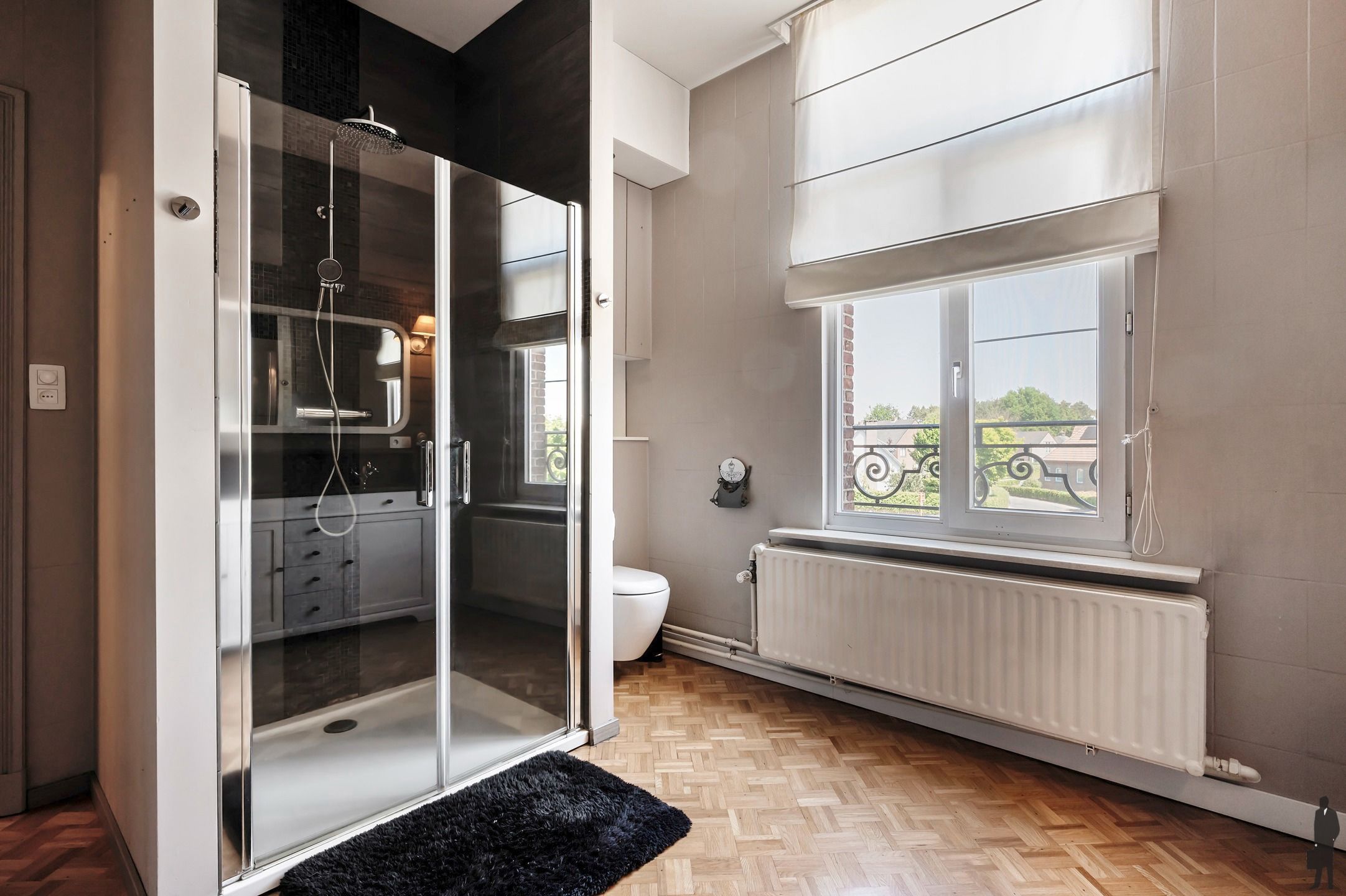 Karaktervol herenhuis met handelsruimte en 6 slaapkamers. foto 20