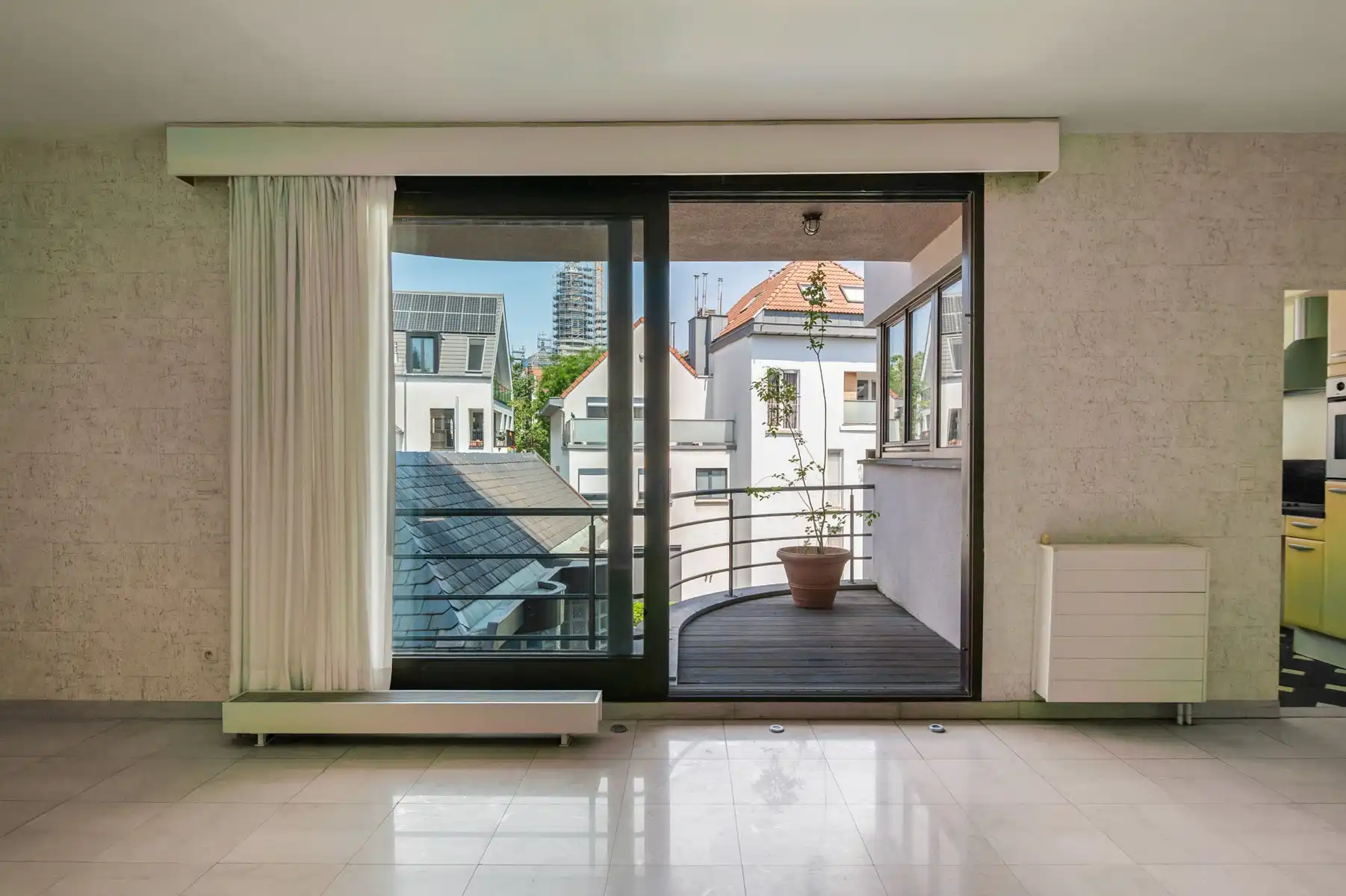 Lichtrijk appartement met terras op uitstekende locatie foto 6