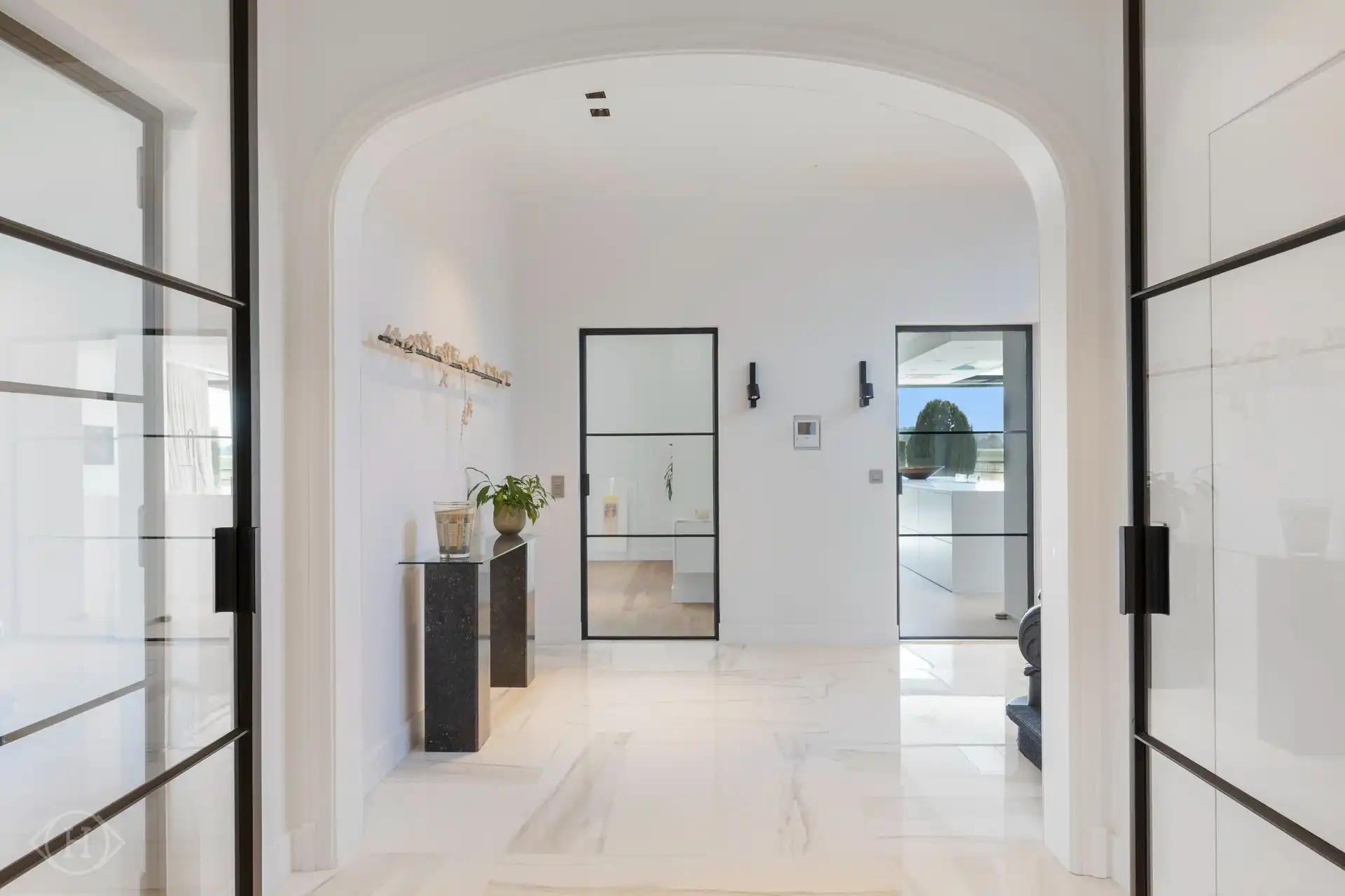 Prachtig kantoorgebouw & villa in groene omgeving foto 10