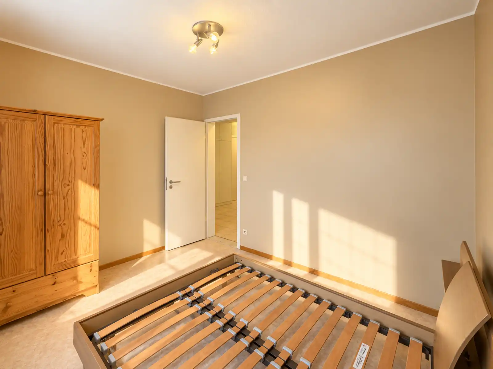 Instapklaar appartement met 2 slaapkamers en terras foto 11