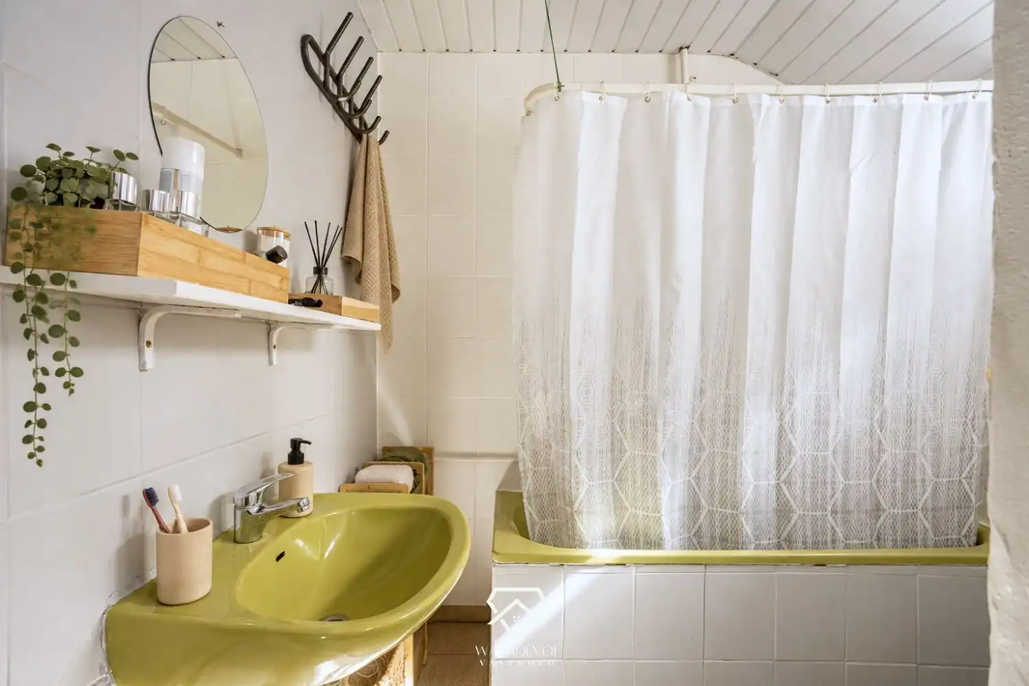 Instapklare woning met drie verdiepingen en buitenruimte in Gent foto 8