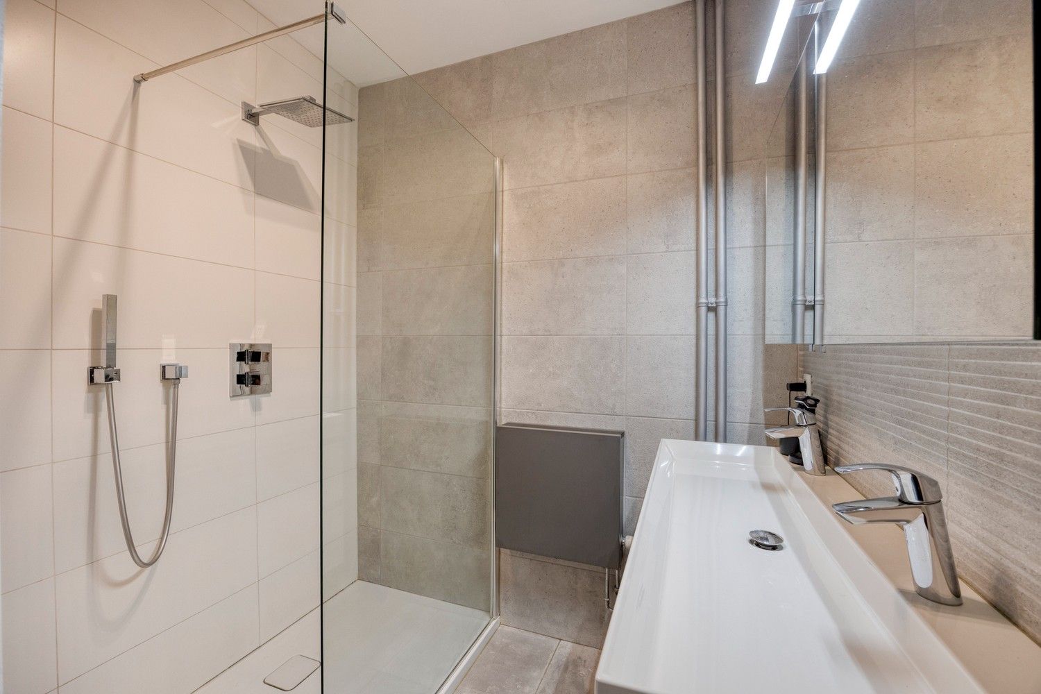 Gerenoveerd appartement met 3 slaapkamers, 2 terrassen en garage in Uikhoven aan de Maas! foto 12