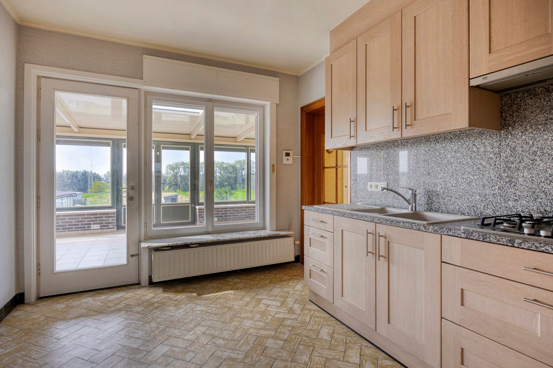 Vrijstaande woning met grote tuin en veel potentieel foto 11