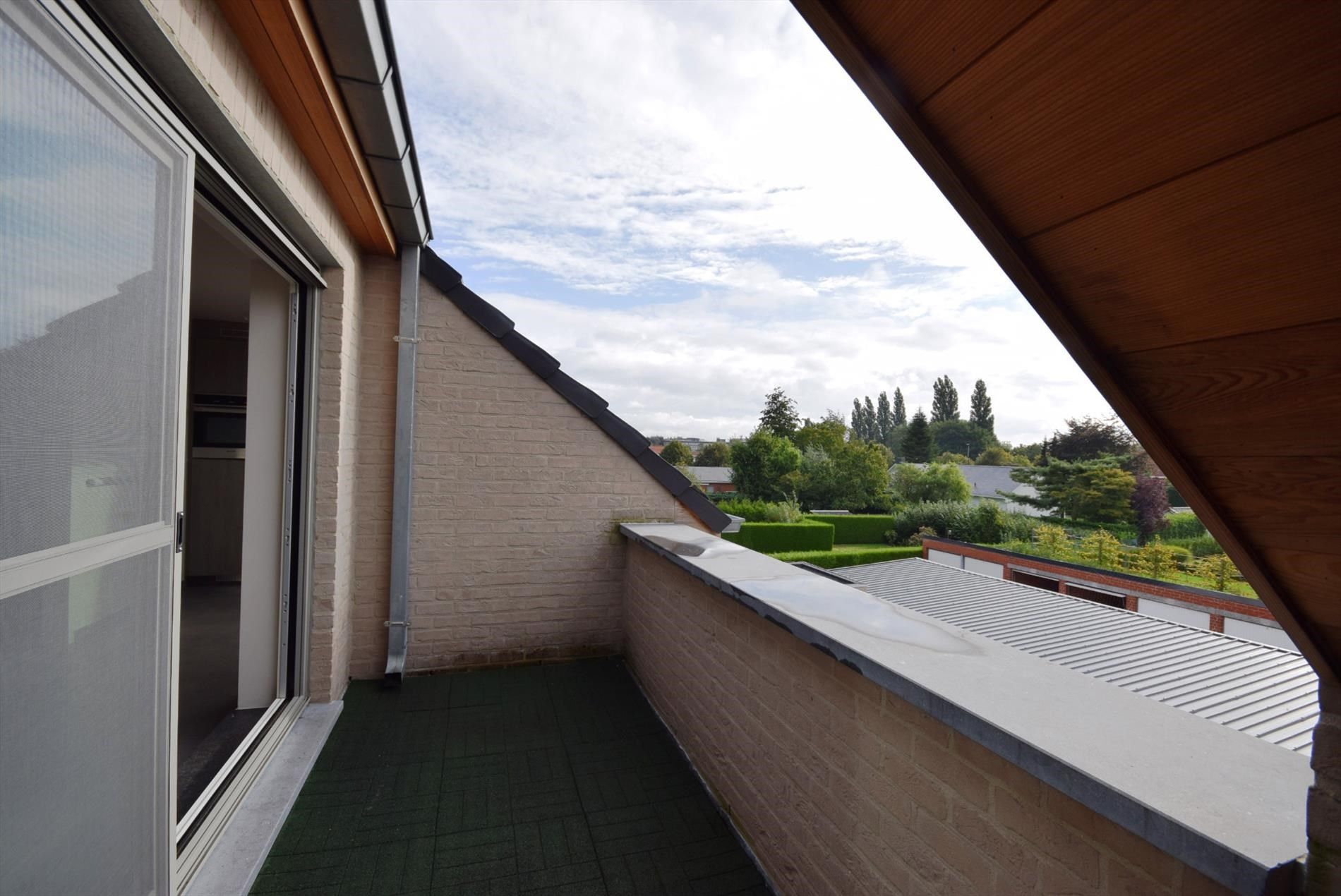 INSTAPKLAAR APPARTEMENT MET TERRAS EN GARAGE foto 6