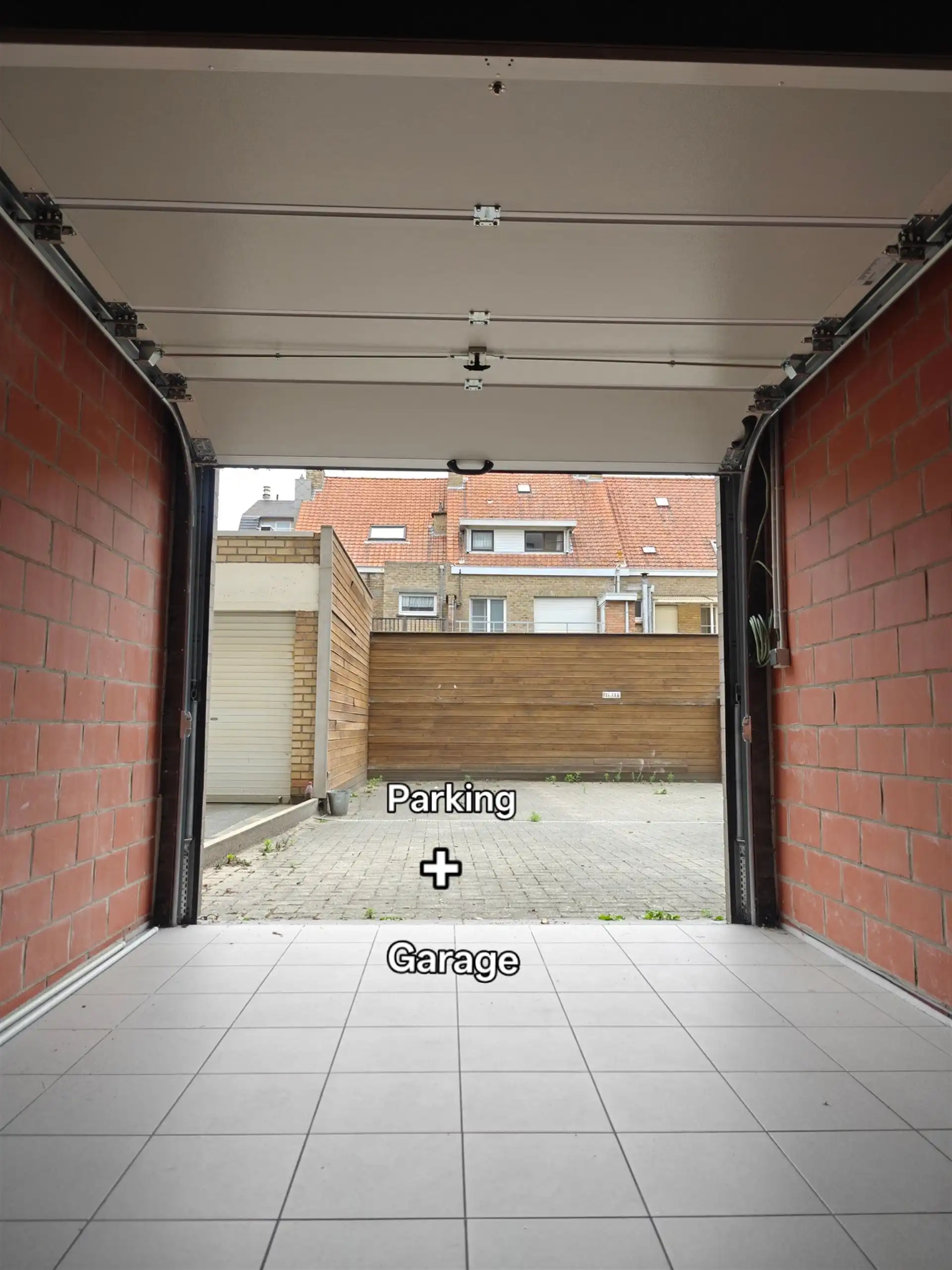 garage + staanplaats foto 6