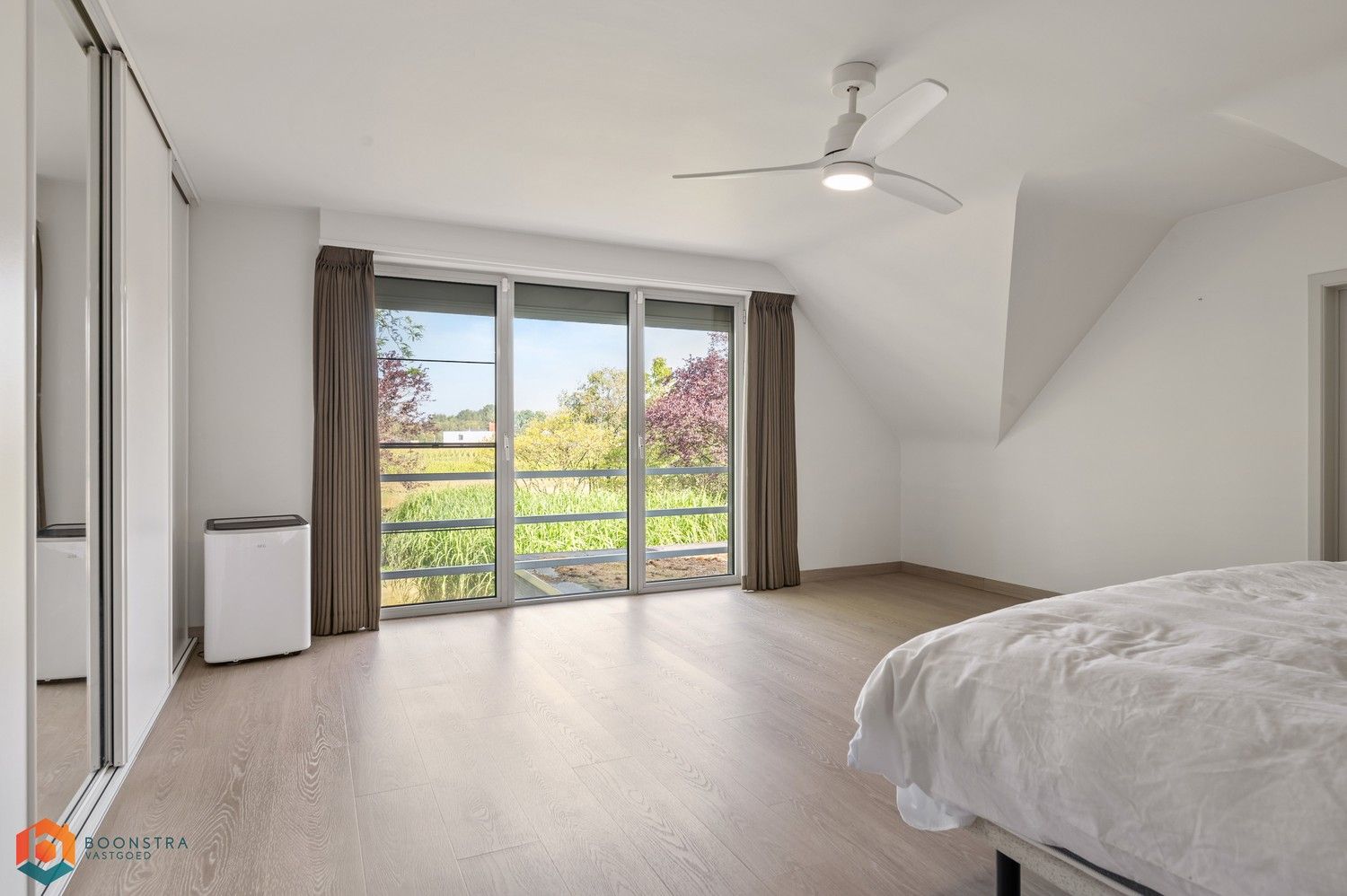Stijlvolle villa met prachtige tuin, 3 slaapkamers en mogelijkheid tot vrij beroep foto 18