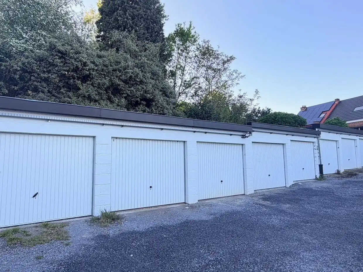 Gunstig gelegen garagebox foto {{pictureIndex}}