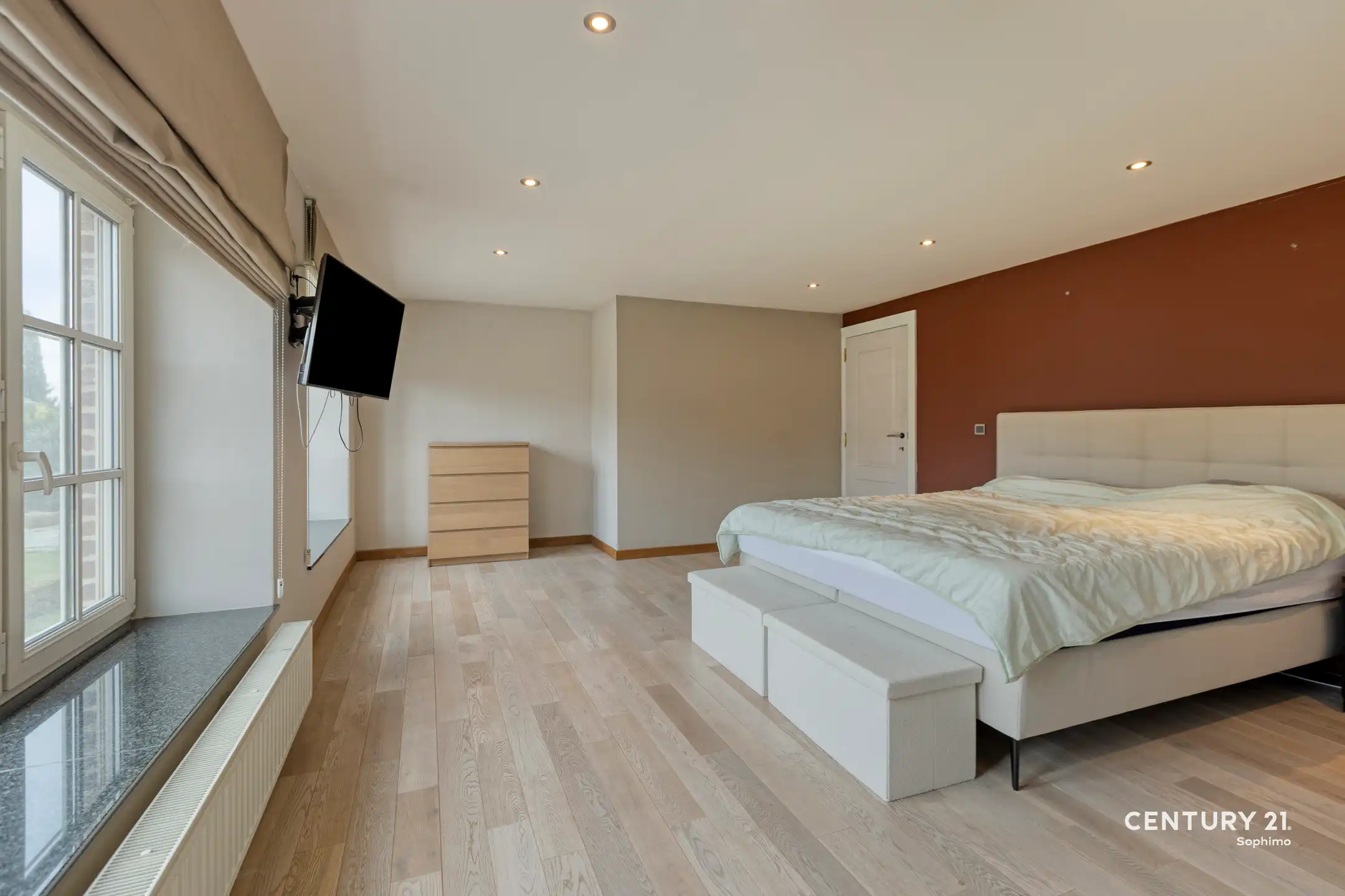 Instapklare woning met vier slaapkamers op perceel van 11a22 foto 18