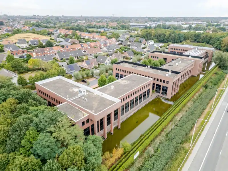 Lichtrijke kantoorruimte te Roeselare foto 2