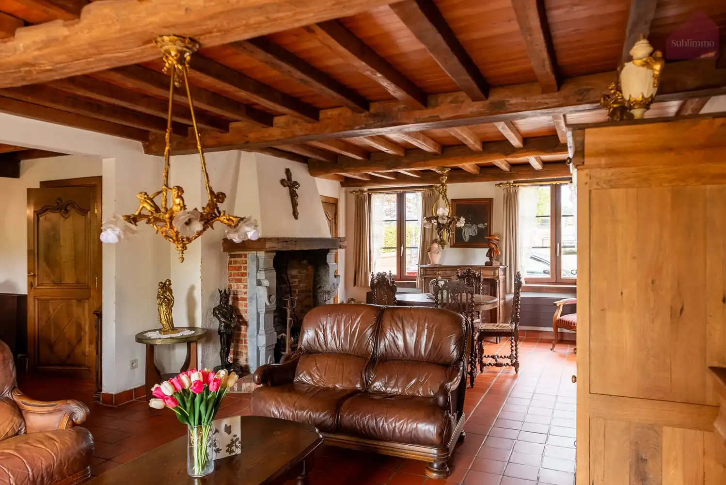 Ruime gezinswoning met 6 slaapkamers op een uitzonderlijk groot perceel van 21a 73ca foto 5