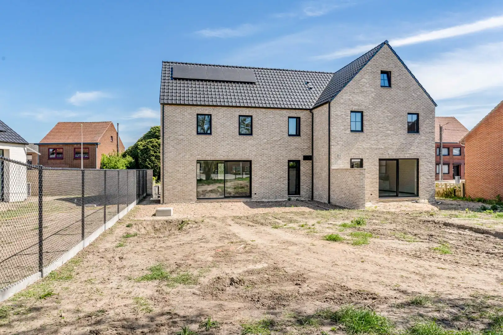 Afgewerkte halfvrijstaande BEN-woning op een perceel van 4a62ca in landelijk project te Voorshoven, een gehucht van Neeroeteren!  foto 3