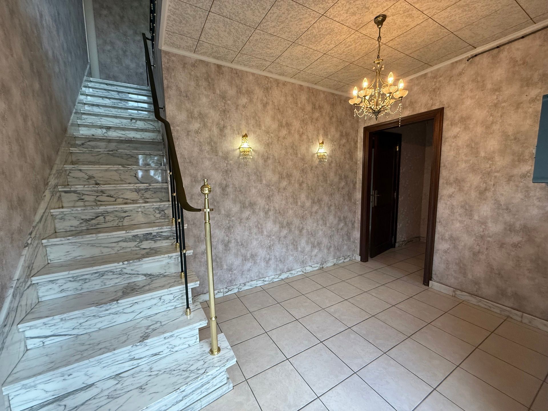 WANZELE - Ruime HoB met tuin & garage. foto 5