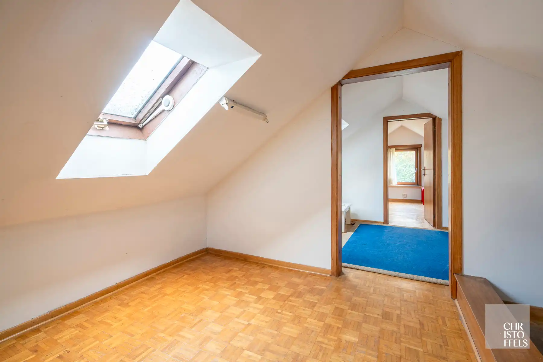 Opbrengsteigendom, bijzonder groot woonhuis van 761m² met 10 slaapkamers, mooi en rustig gelegen op 1.800m² met een eigen parkeerterrein!  foto 13