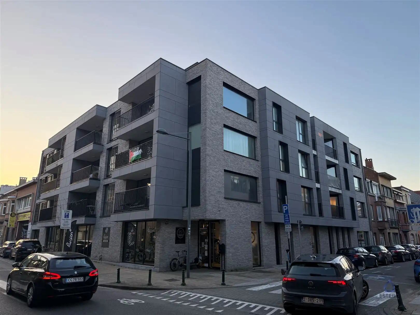 Ondergrondse autostaanplaats te huur in res. Evergreen.  foto {{pictureIndex}}