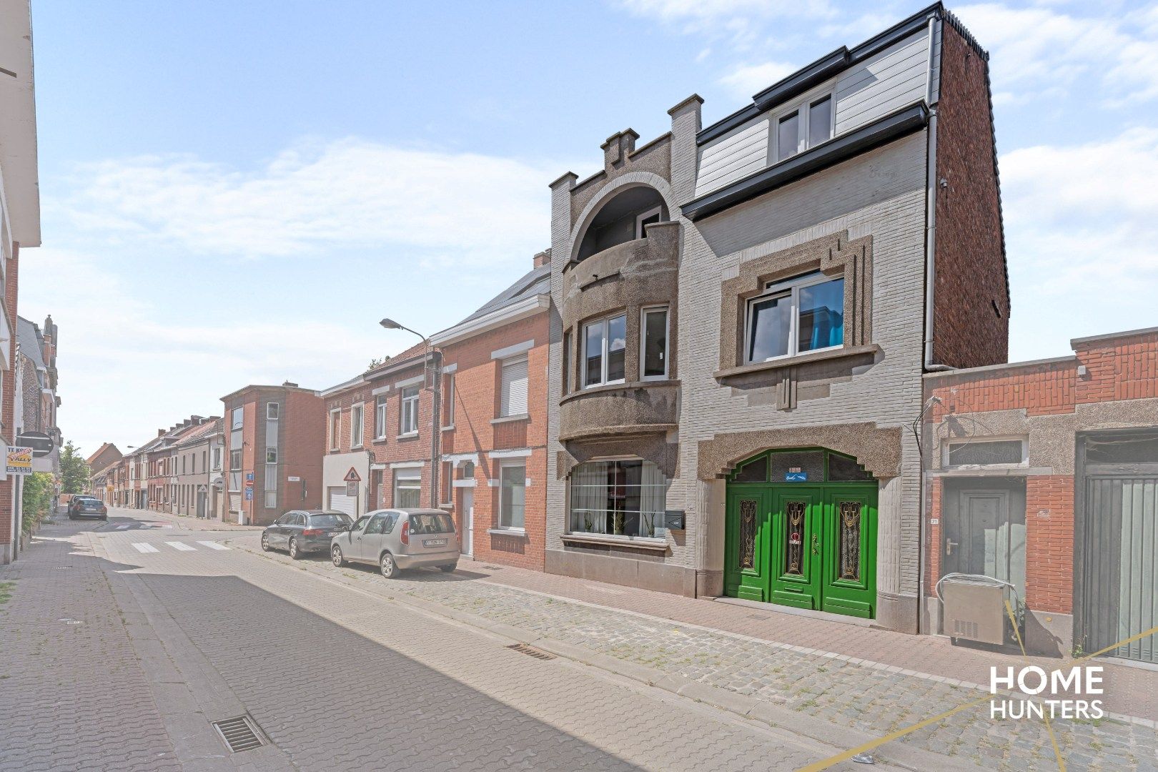 Instapklare, volledig gerenoveerde rijwoning met garage in hartje Wervik foto 2