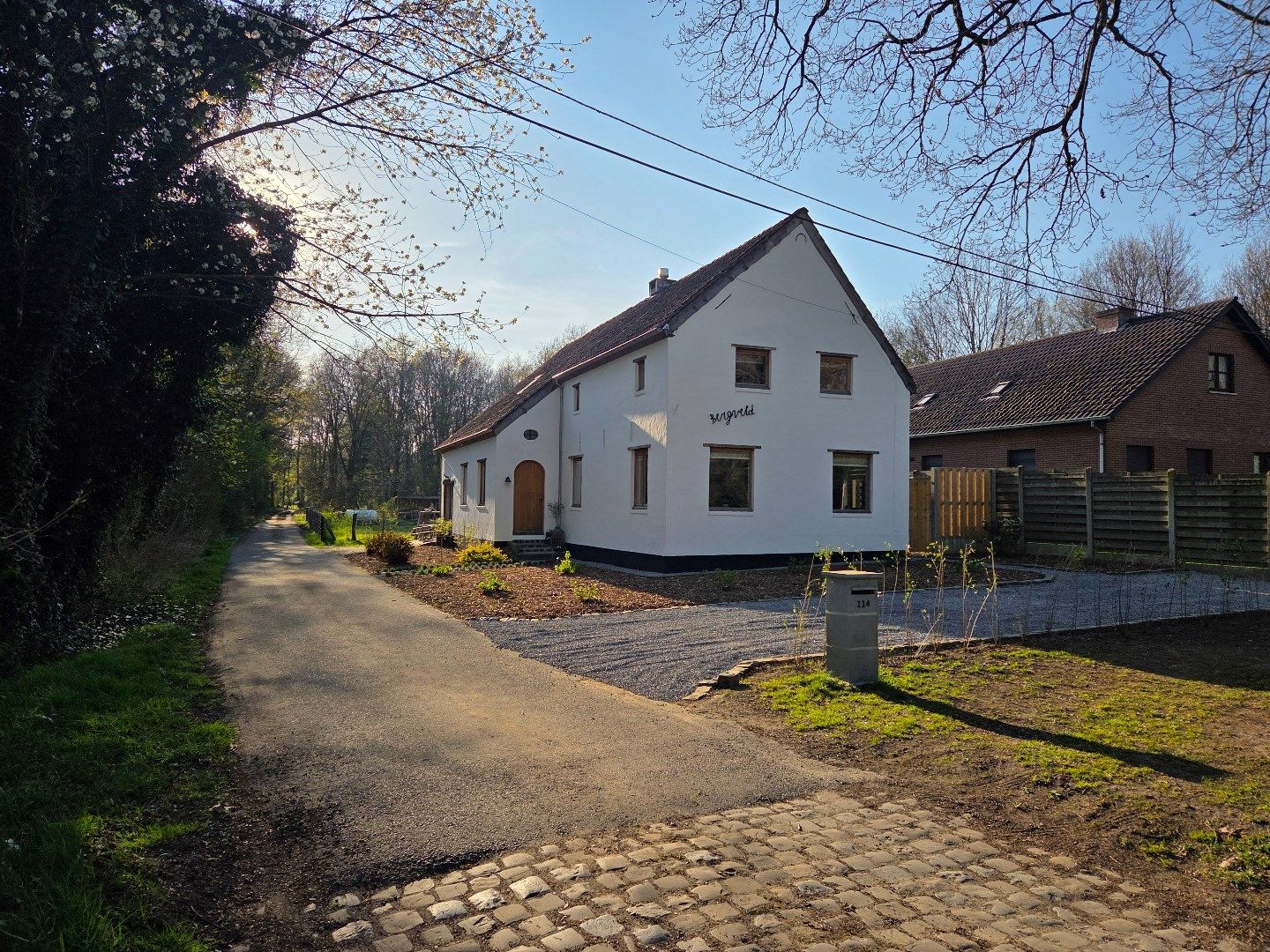 Gerenoveerde karaktervolle woning met 4 / 6 slpks op 1.990 m² in bosrijk gebied ! foto {{pictureIndex}}