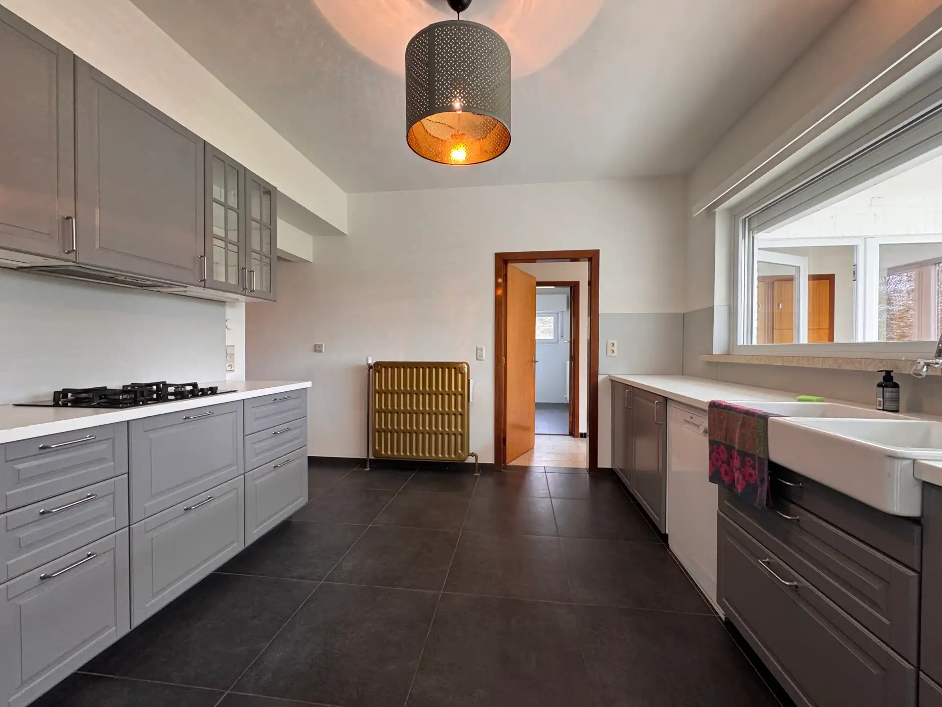 Rustig gelegen woning met 3 slaapkamers en grote tuin foto 6