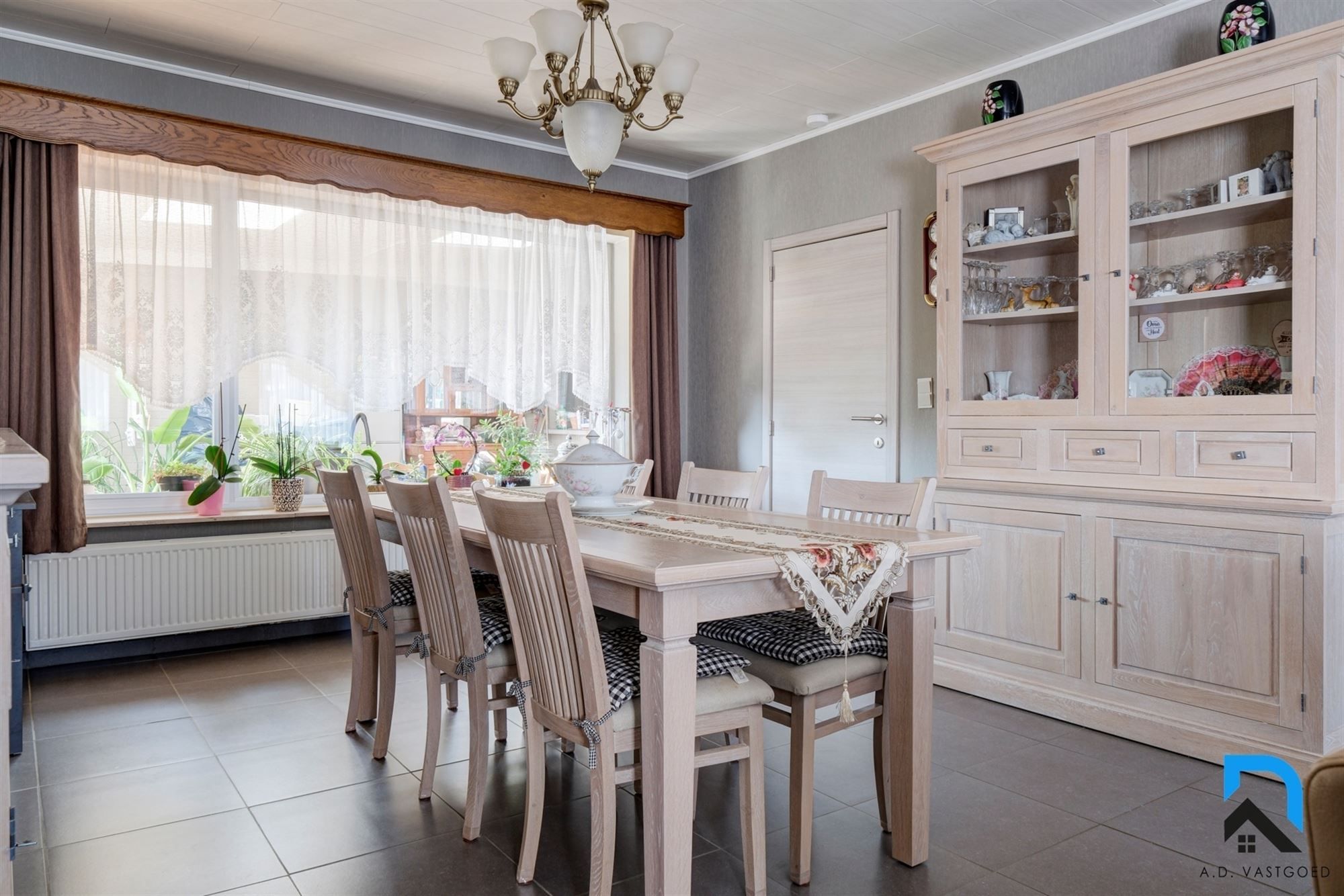 Ruime woning met tuin nabij het centrum van Bilzen foto 6