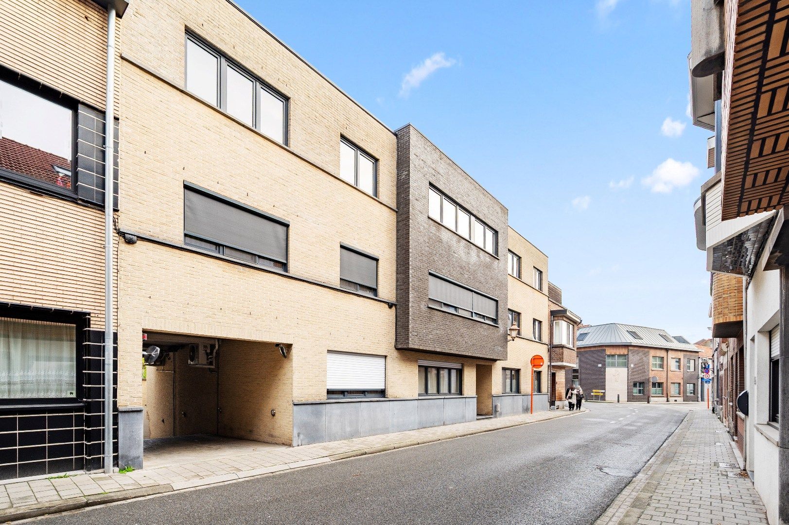 Recent app. met 2 slpks, terras en autostaanplaats foto 16