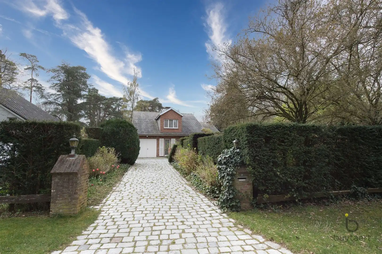 RUIMTE, LICHT ÉN RUST: GEZELLIGE FAMILIEWONING MET 5 SLAAPKAMERS MIDDEN IN HET GROEN! foto 3