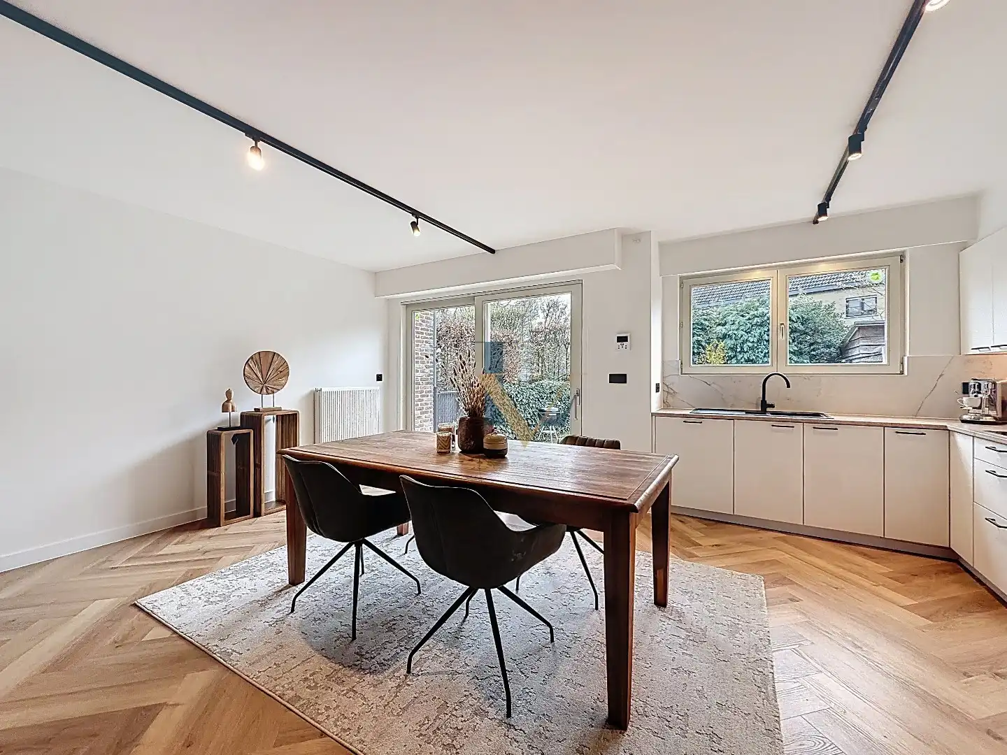 Charmante gerenoveerde rijwoning in pastoriestijl te koop in centrum Schilde foto 10