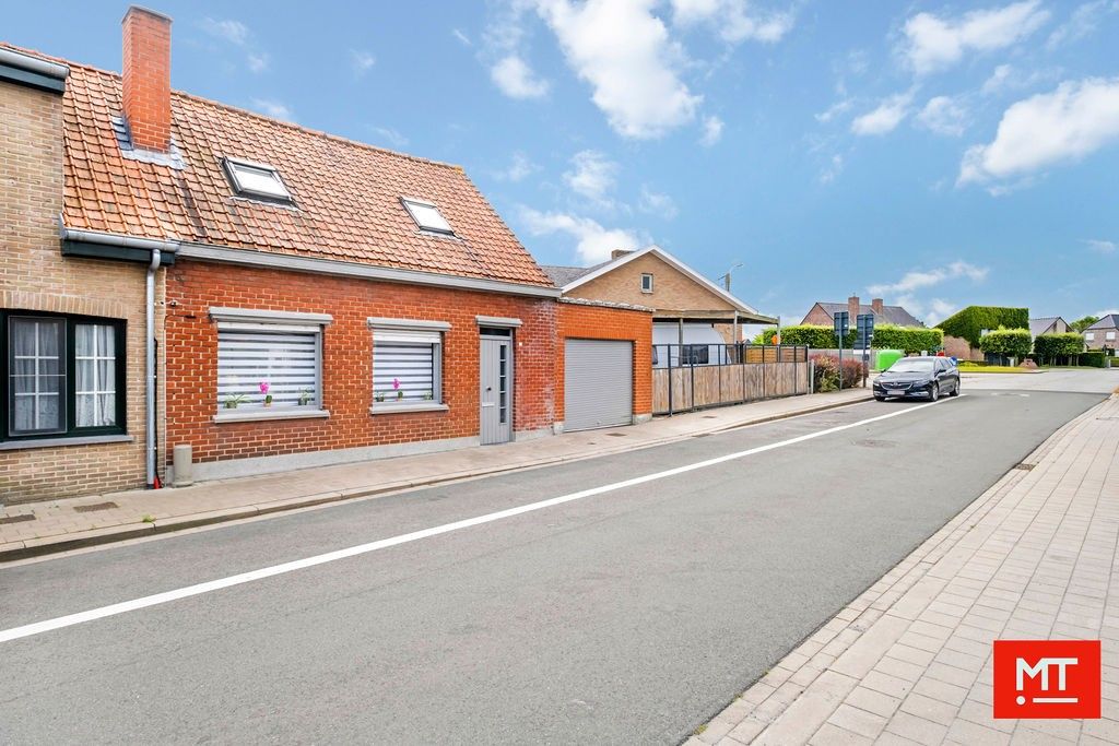Halfopen woning in de dorpskern van Beselare foto 18
