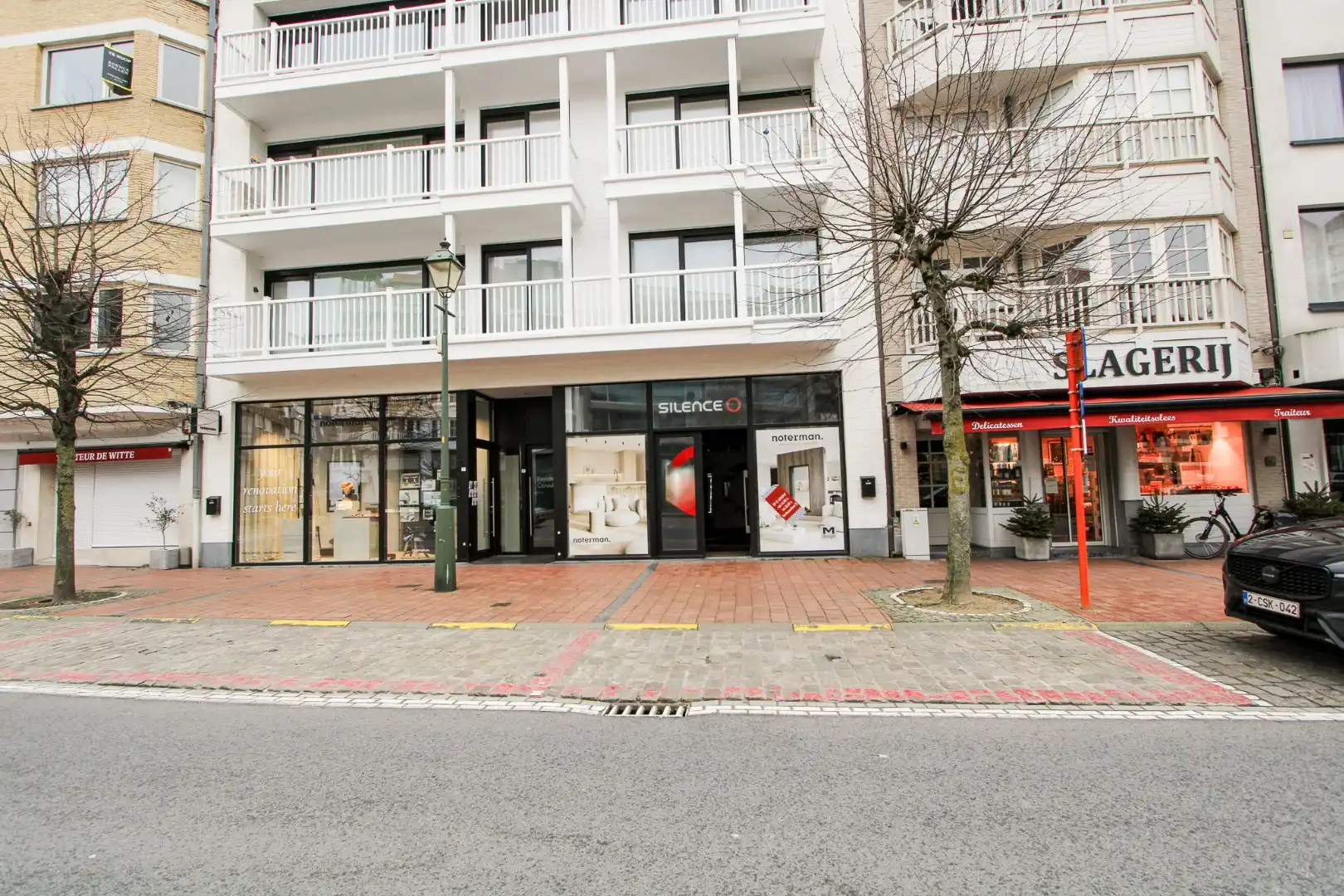 Nieuwbouw handelspand met mooie hoogte Driehoeksplein 8 te huur foto {{pictureIndex}}