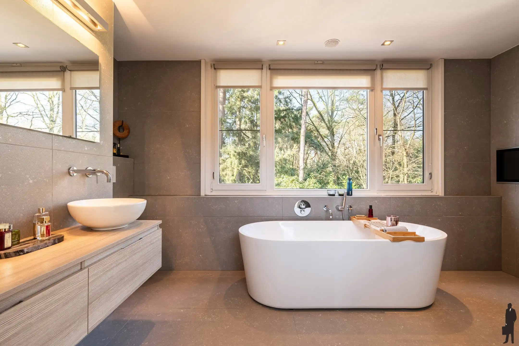 In de Meerse bergen treffen we op een ruim perceel van ca. 2.735m² deze knappe, lichtrijke villa foto 37