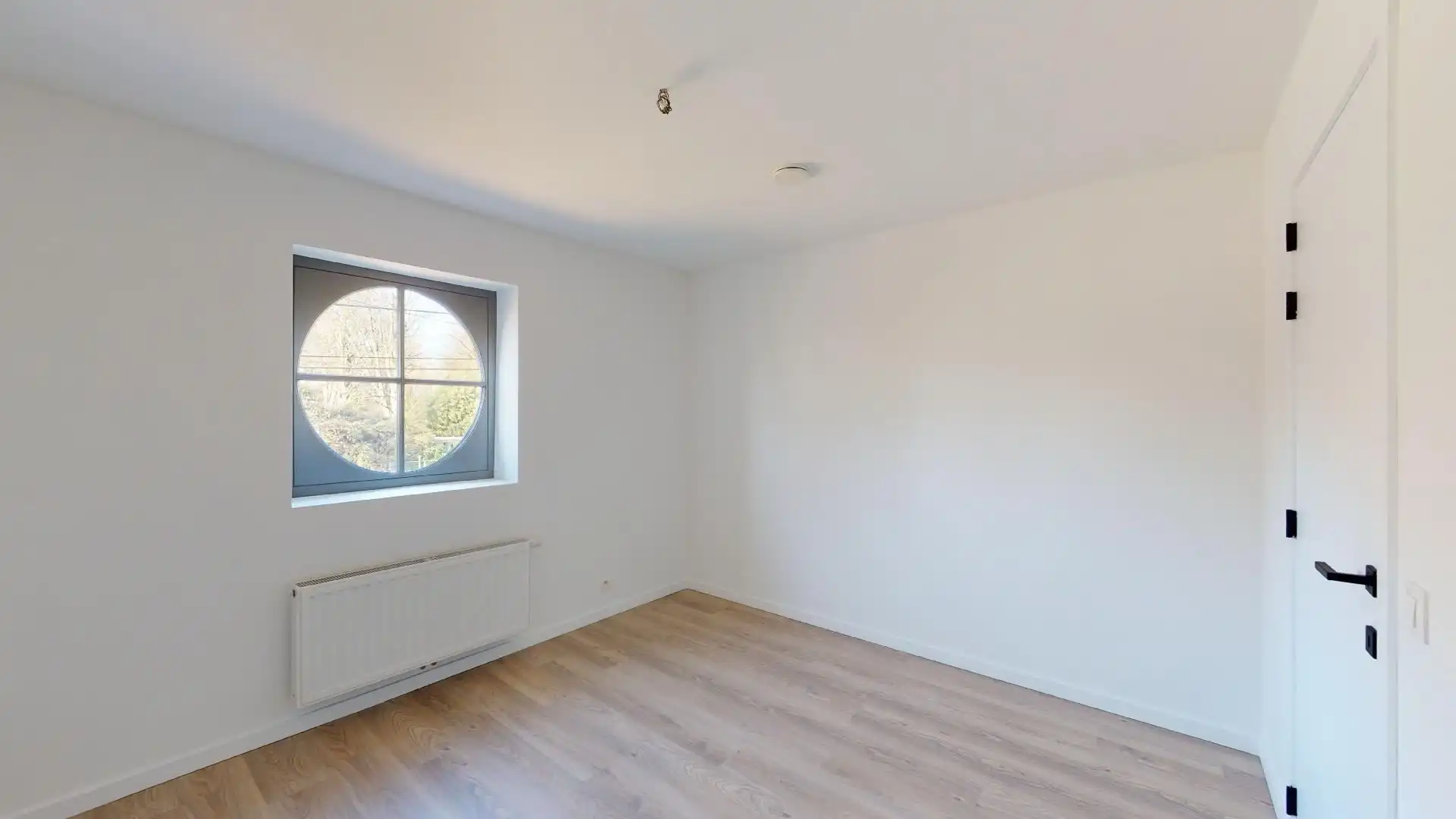 ZEER RUIME KWALITATIEVE WONING MET INPANDIGE GARAGE foto 9