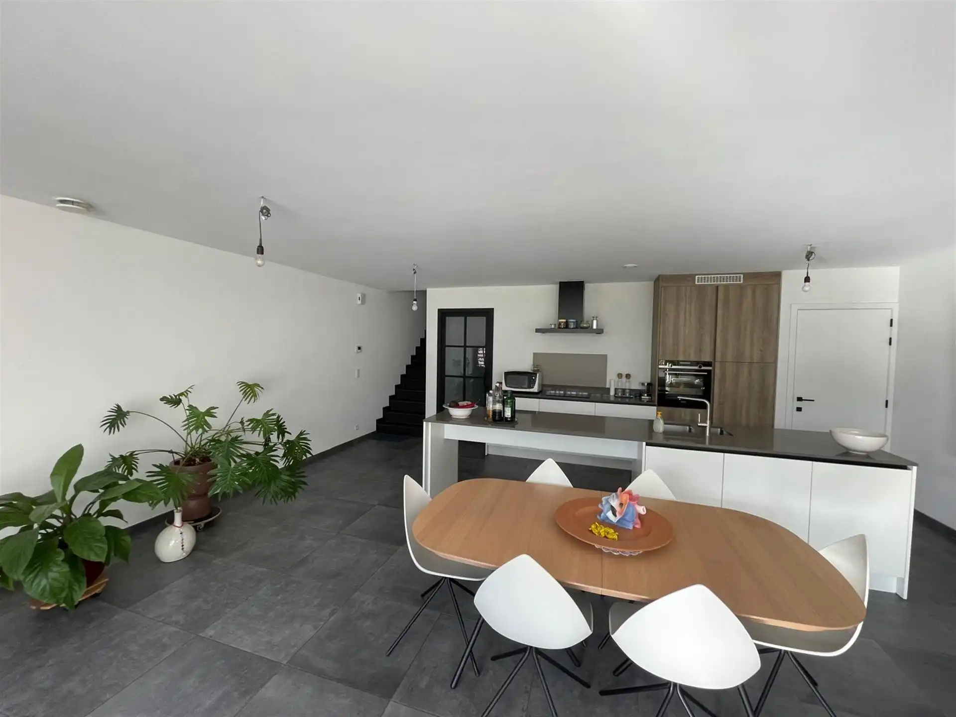 ZEER RUIME KWALITATIEVE WONING MET INPANDIGE GARAGE foto 9