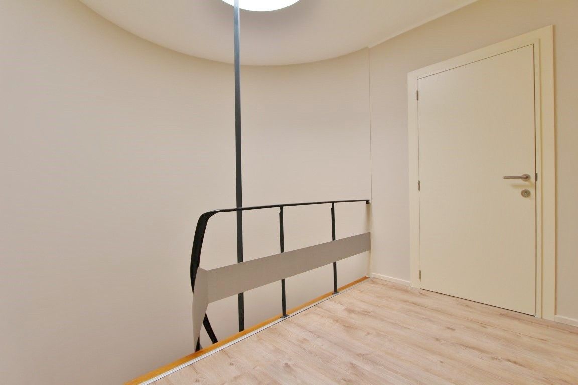 Ruim duplex appartement te huur in het centrum van Sint-Truiden foto 15