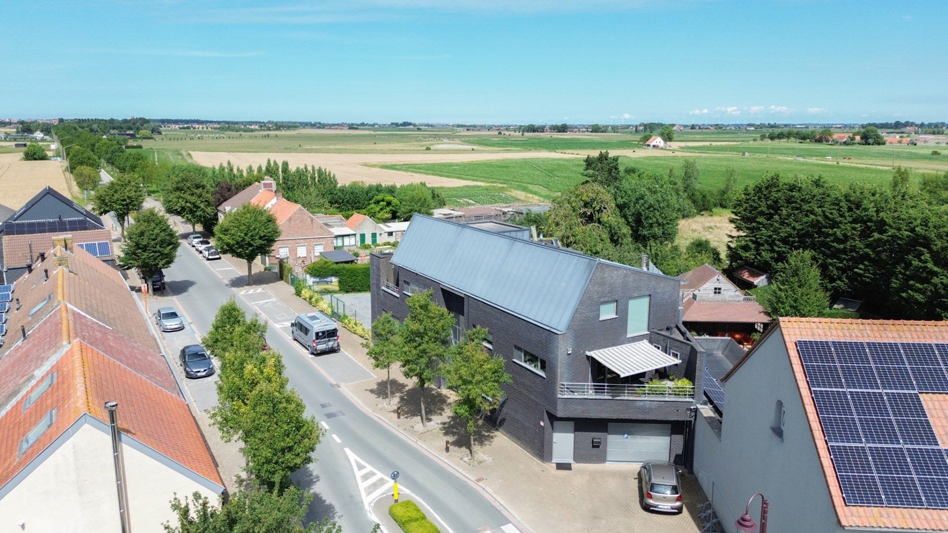 Volledig gerenoveerd appartement met terras te koop in Klemskerke (De Haan) foto 2