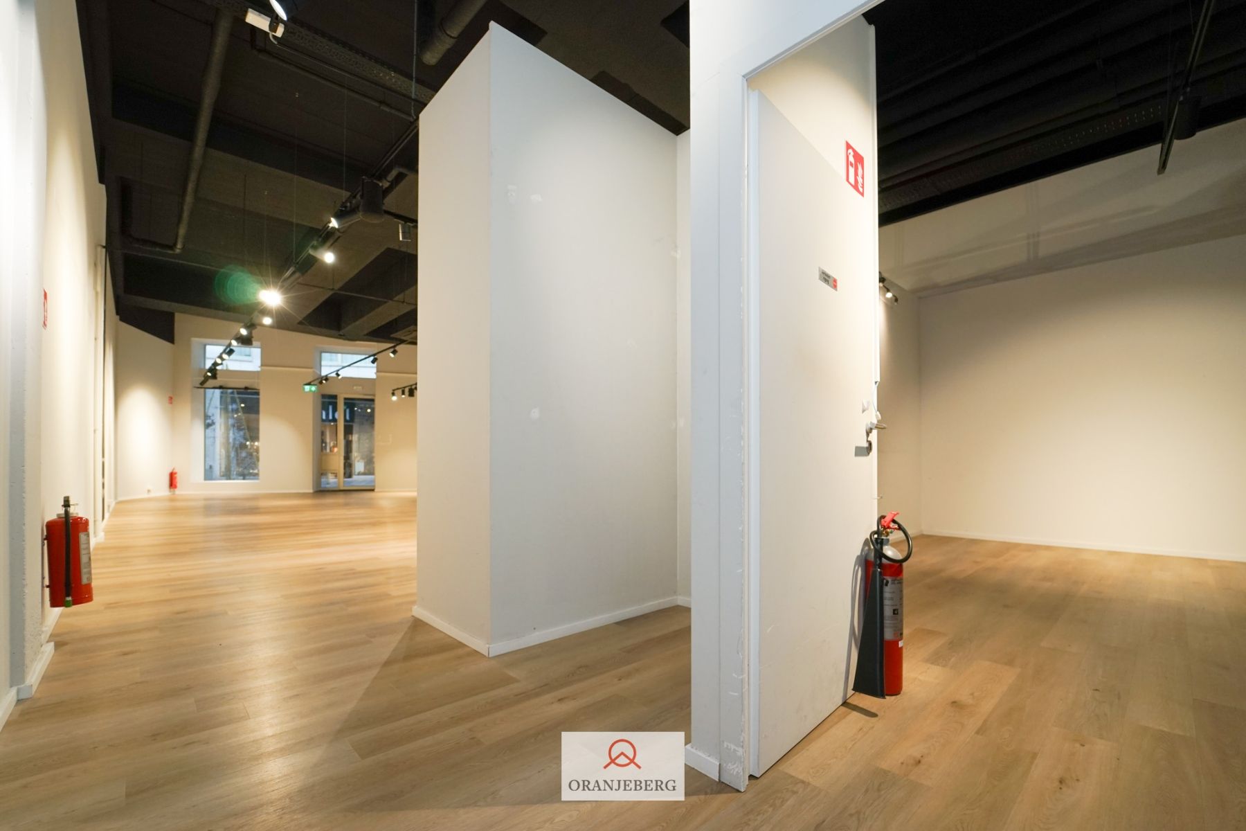 Stijlvol handelspand te huur omgeving Kouter foto 13