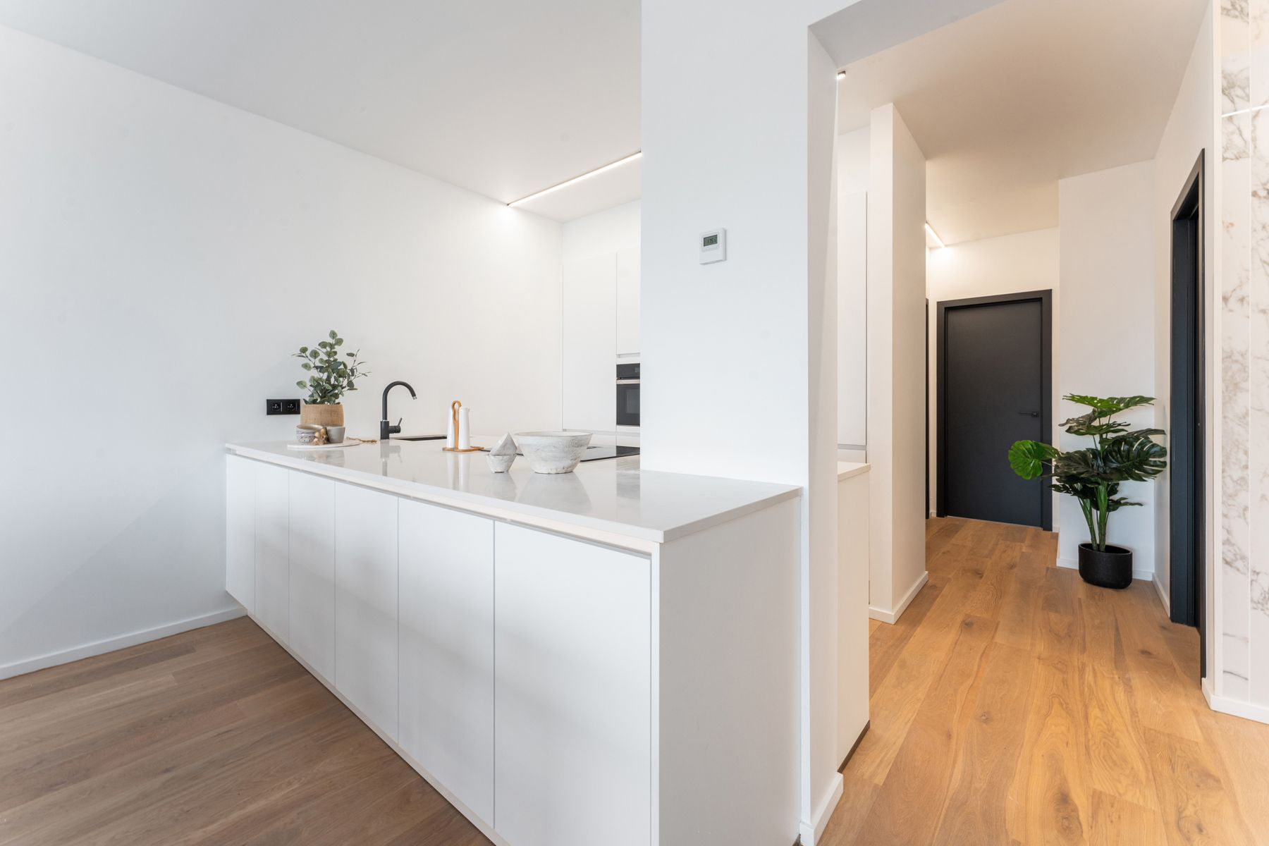 Prachtig vernieuwd appartement op enkele passen van zee foto 8