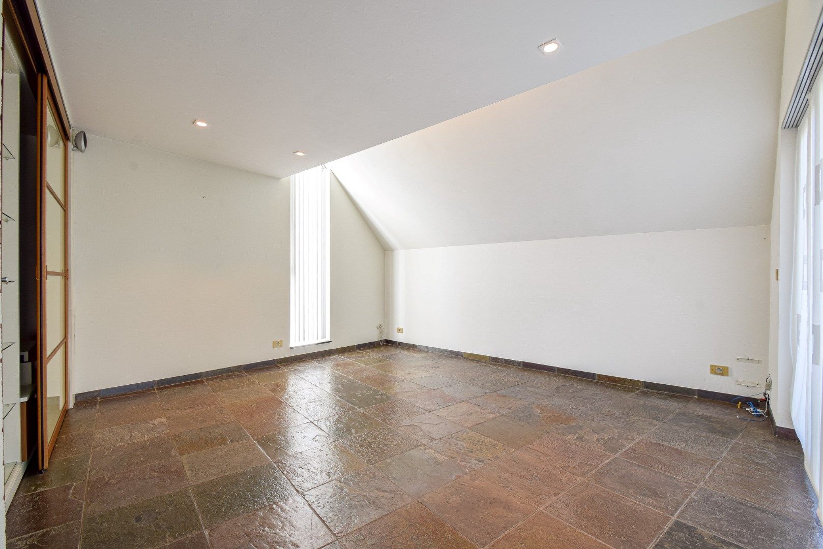 Instapklare villa met 4 slaapkamers op 815 m² in rustige woonwijk te Gistel foto 5