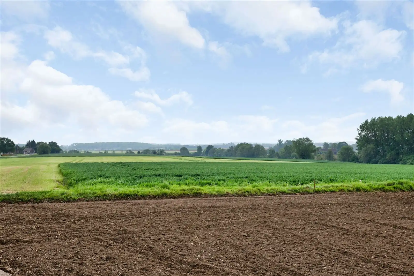 Allenstaande achterliggende te renoveren gezinswoning op 23are40 foto 7