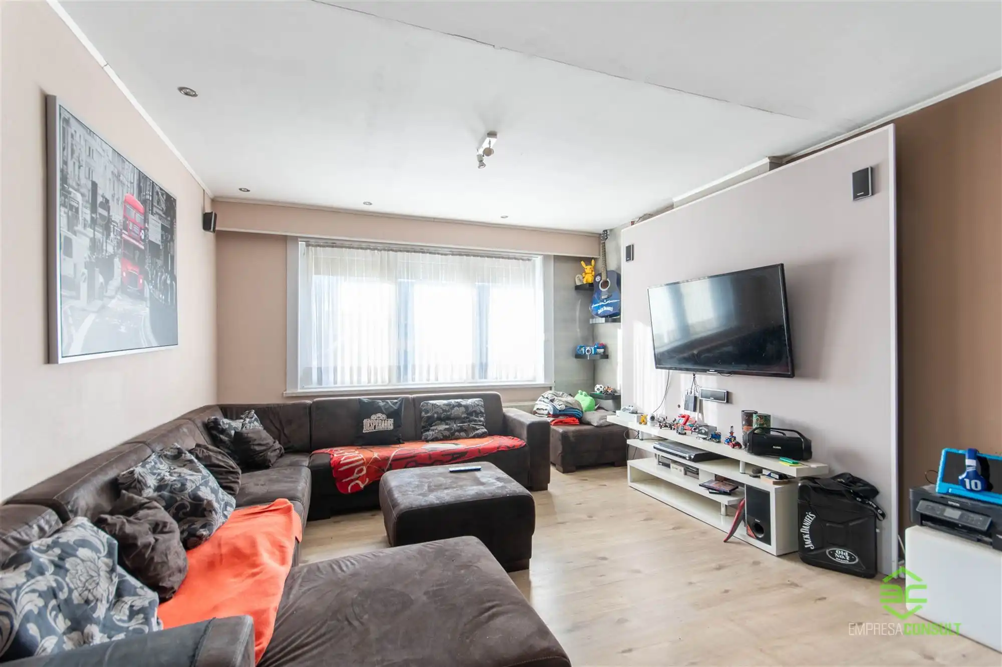 Op te frissen ruime gezinswoning in Kermt op 7a 54ca! foto 2