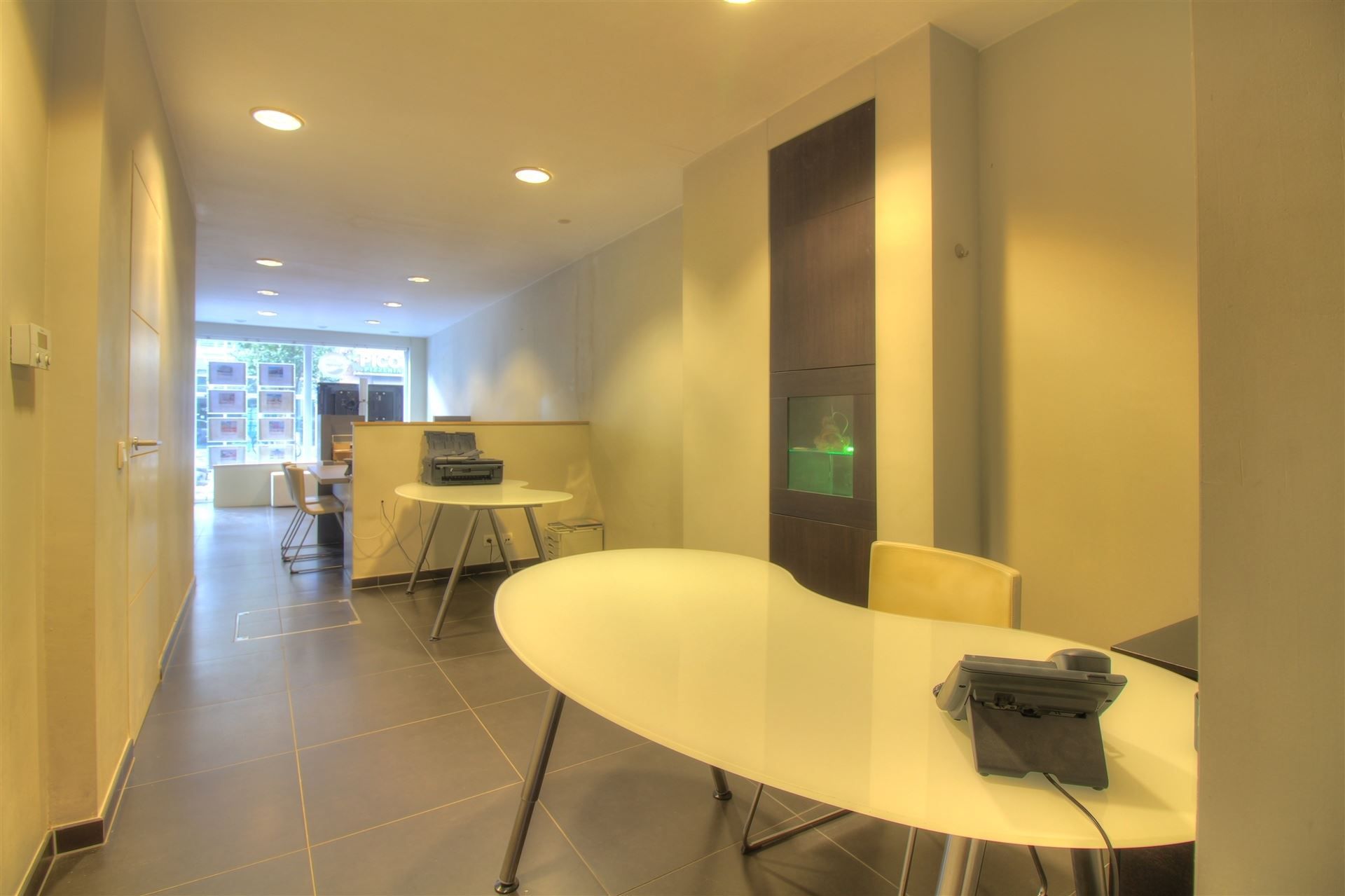 Zeer commercieel gelegen modern kantoor/handelsgelijkvloers foto 4