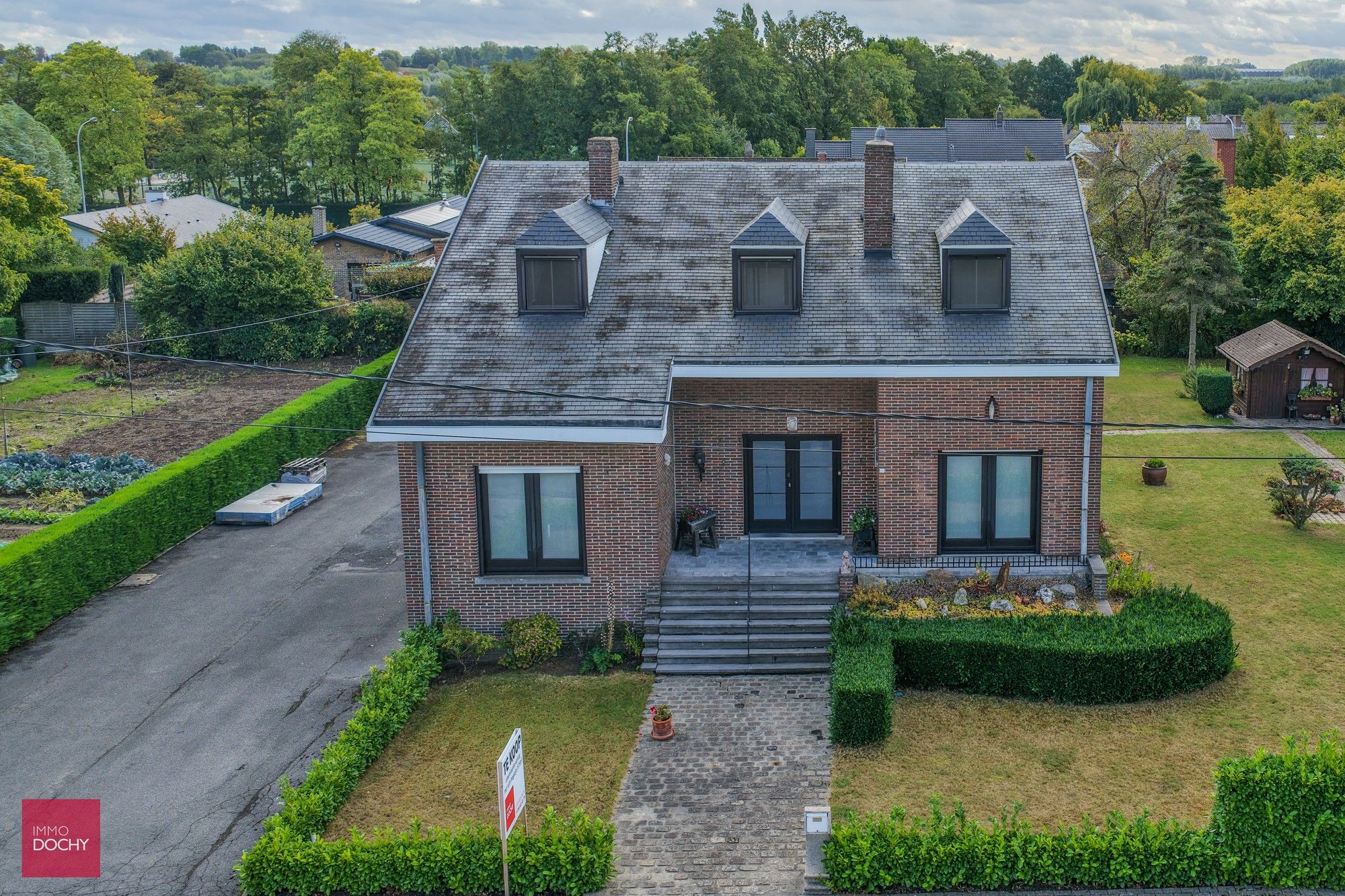 Alleenstaande woning met ruim magazijn (575m²) foto 3