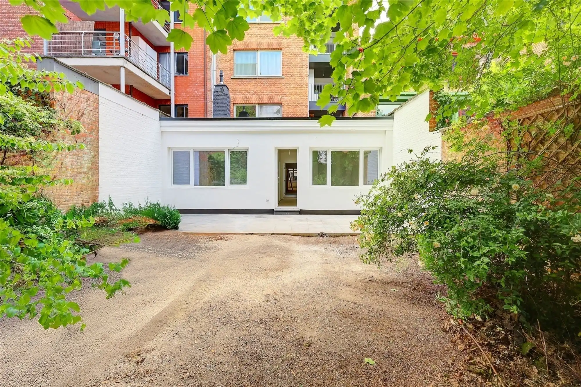 Gerenoveerd gelijkvloers appartement met tuin in Markgravewijk foto 2