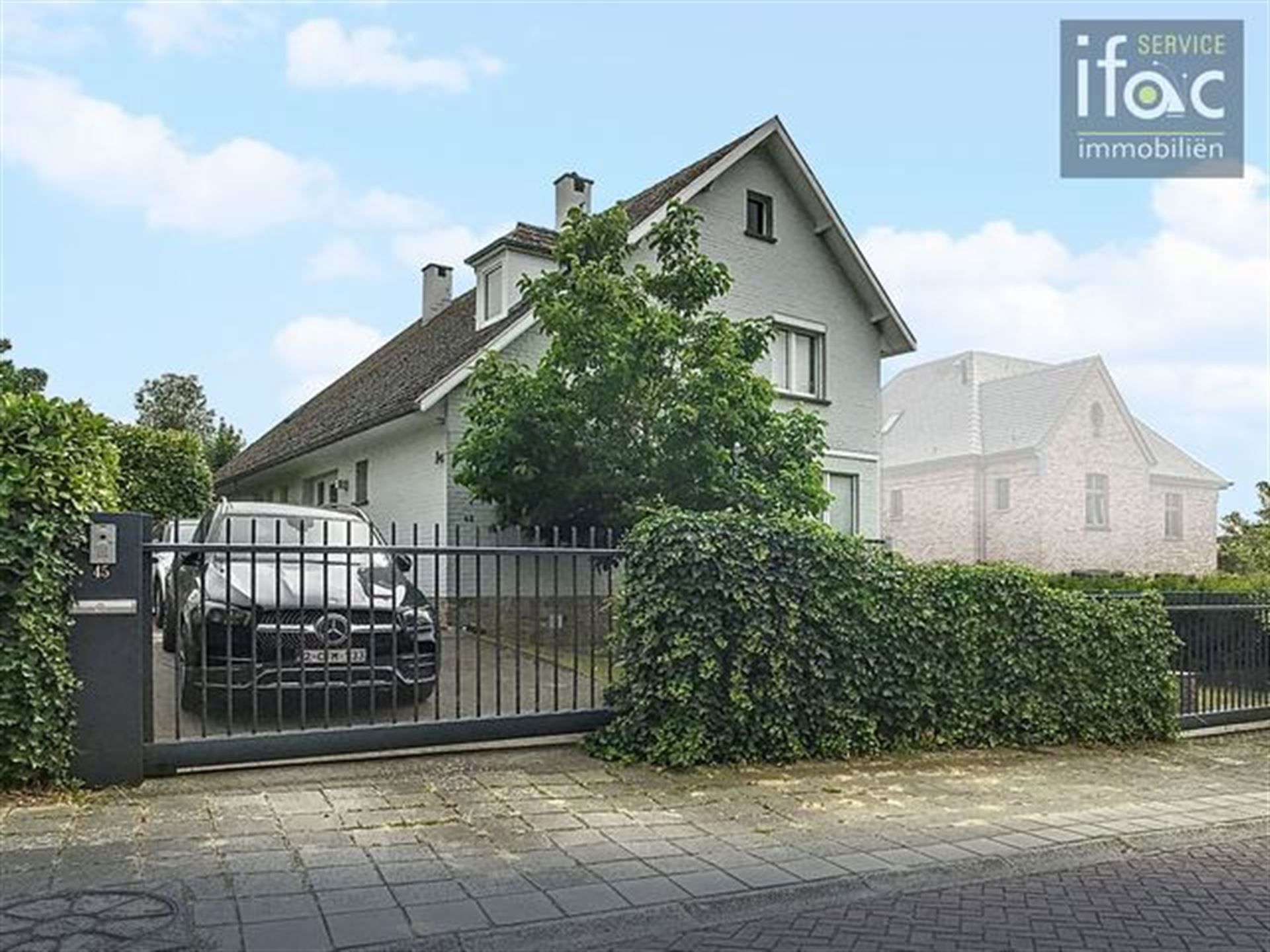 Hoofdfoto van de publicatie: Prachtige villa op toplocatie, 6 slaapkamers en 2 badkamers