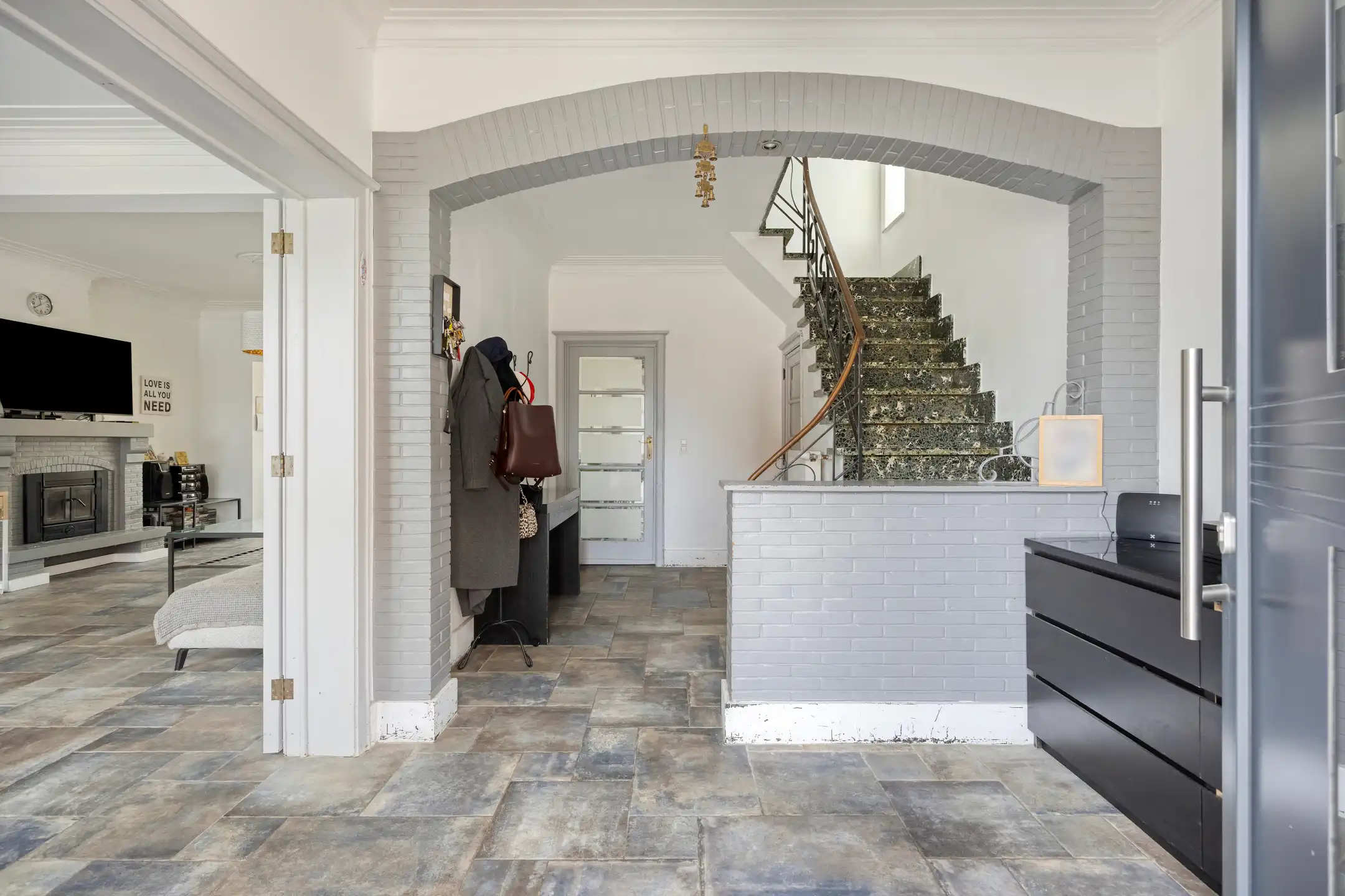 Instapklare woning met 4 slaapkamers, tuin & garage te Bost foto 2