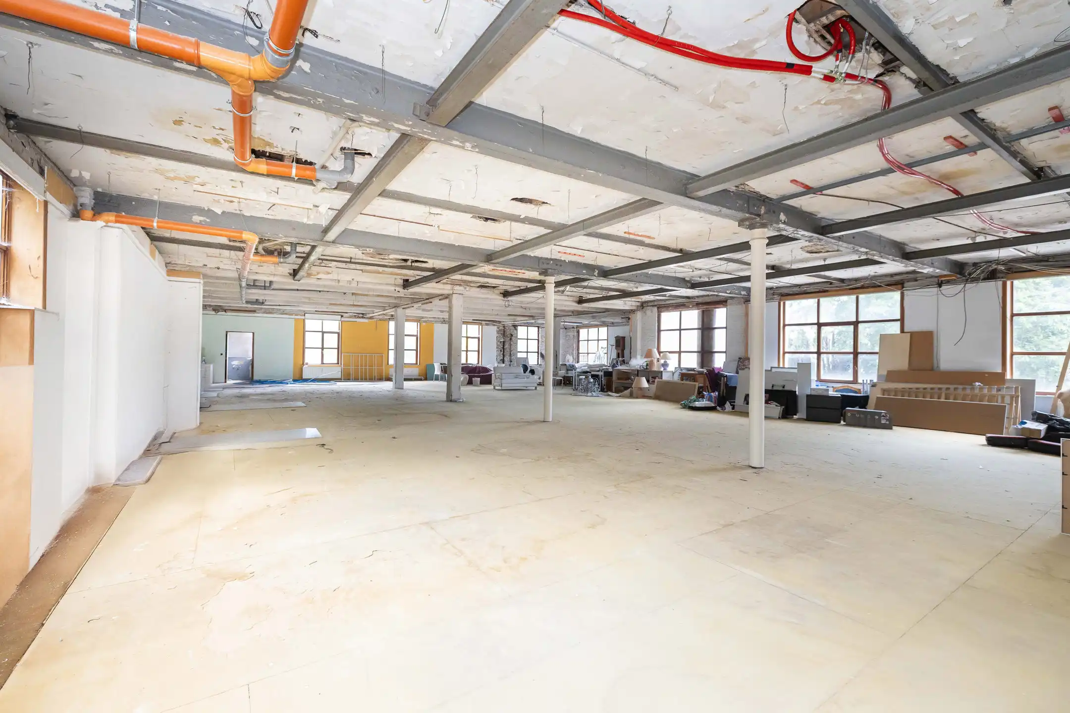 ± 600 m² potentieel om nieuw leven in te blazen foto 12