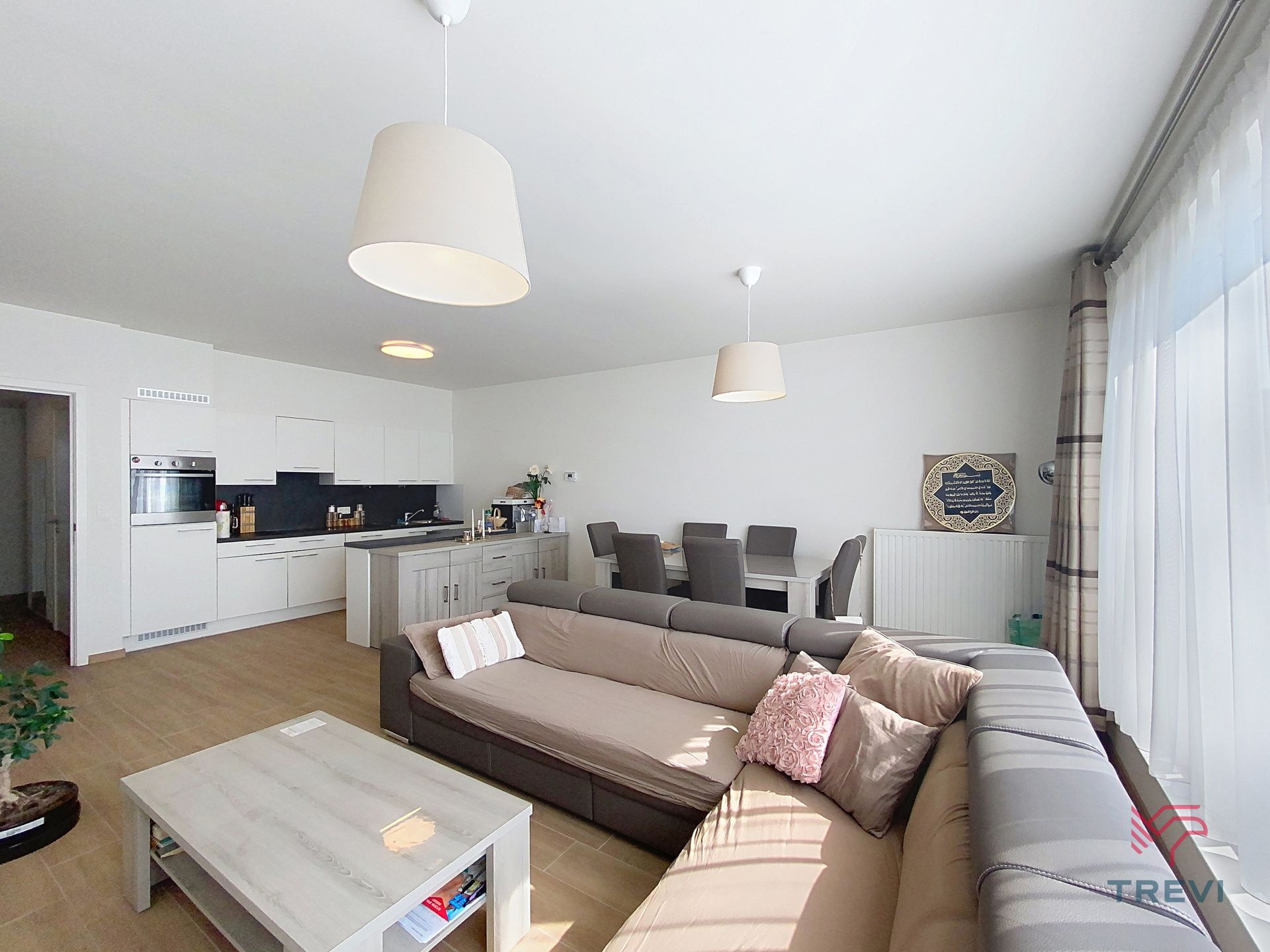 Mooi appartement met 2 slaapkamers en terras. foto 4